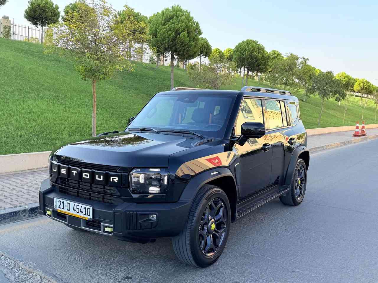 بە ناوی خوای گەورە
جیتۆر T2 مۆدێلی 2025 لەکچەری فوول مواسەفات قەپات
لە زەمان دەرکراوە لە دەرەوە ڕۆنم گۆڕیوە
بێ بۆیاخ و بێ سارد هیچی پێوە نییە
ناو سەوز شاشە گەورە کامێرا ٣٦٠ پلە ڕادار  و خەتی جادە و ئۆتۆ پارک سوکان ڤۆلیۆم کوشن سارد و گەرم پانۆراما تەبرید مەرکەزی گێڕی سەر سوکان پێنج مۆدی لێخوڕین بلاجیکتۆر و لید و زینۆن حاسەی پێش و دوا 
دەبڵ ئەکسل و مەکینە 20ی تۆربۆ 
شاشەکەم بەرمەجە کردووە زۆر بەرنامەم بۆ دابەزاندووە یوتیوب پڵەس و وەیز و کەناڵی جیهانی هەموو گیانی لە سەر دەقی شەریکە ماوەتەوە
سەنەوی و ڕەقەمی تازەیە بە ناوی خۆمەوەیە
شوێن سلێمانی
*********** السليمانية, العراق

