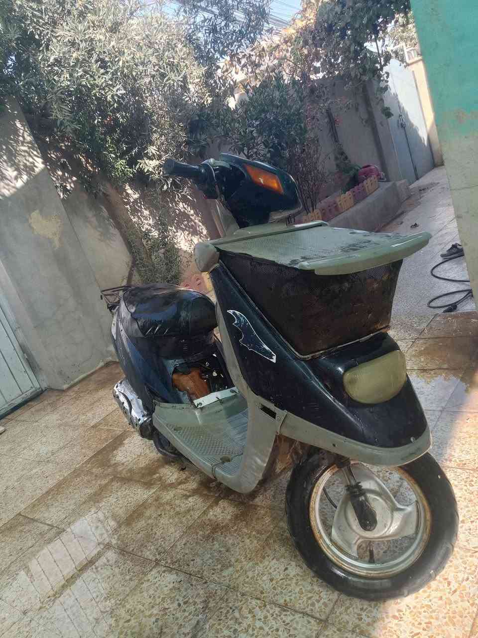 السلام عليكم ماطور بزون برده ماطور مال بيت نضيف مايعوزو شي مكينه شرط ،، ونه مال اكسن مابي الترايش  مالو موجوده،،،،،كهربائيات شغاله كلها ،،،الهورن شغال بس ضعيف،،دبلات شغاله شرط ،،،السعر 125وبي مجال بسيط الشراي يتصل على الرقم *********** بي واتساب هم العنوان قوسيات بدايه مفرق تلكيف ،،،
