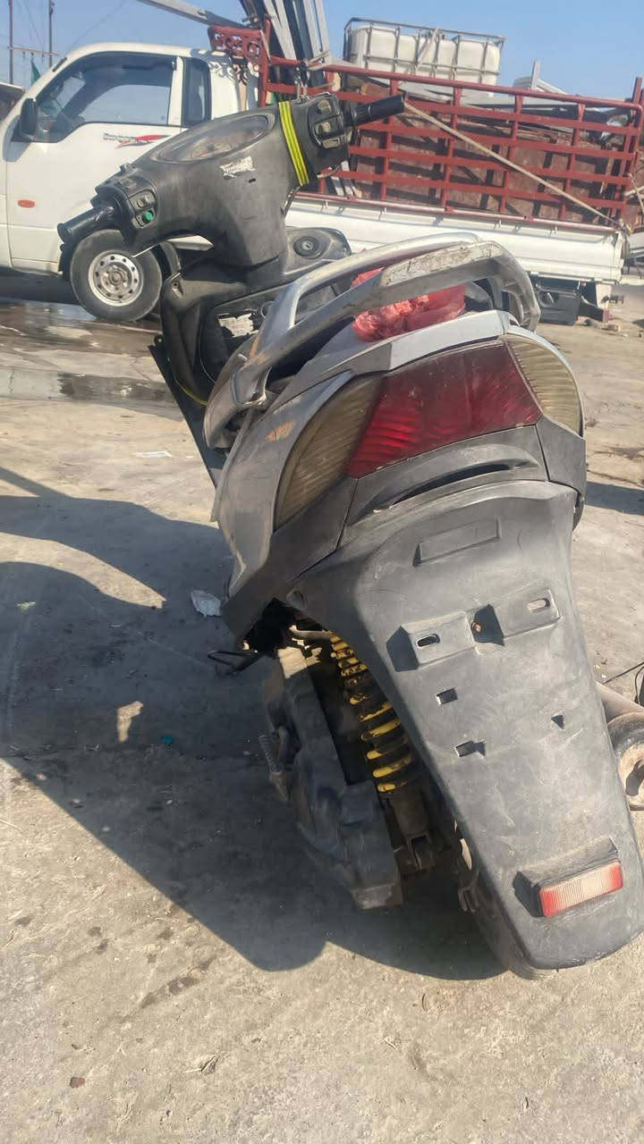 دراجه ثعلب 140. جانت تشتغل كلشي ما بيهة فجئة طفت بعد ما شتغلت  ابيع كوم حديد السعر 100 مكاني بغداد الشعب حي الجزائر 
الرقم ***********
