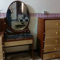 ميز تواليت • نظيف • جرارات تحتاج تصليح