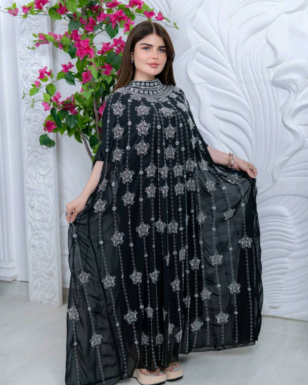 بشت مع بينصل فيزون الاصلي تونسي

✨الأقماش شيفون الأصلي💯
🪄الشغل شك يدوي 🪡🧵
🎗️مڪون من 2️⃣ قطع     
⤶بشت 
⤶بينصل فيزون الأصلي💯

🎗️قياساتـه :- فري سايز تلبس لحد وزن 150 
🎨🎨 الألوان :-
←أسود
←فضي
←ذهبي

💸السعر :- 80 مع توصيل ✅🚚