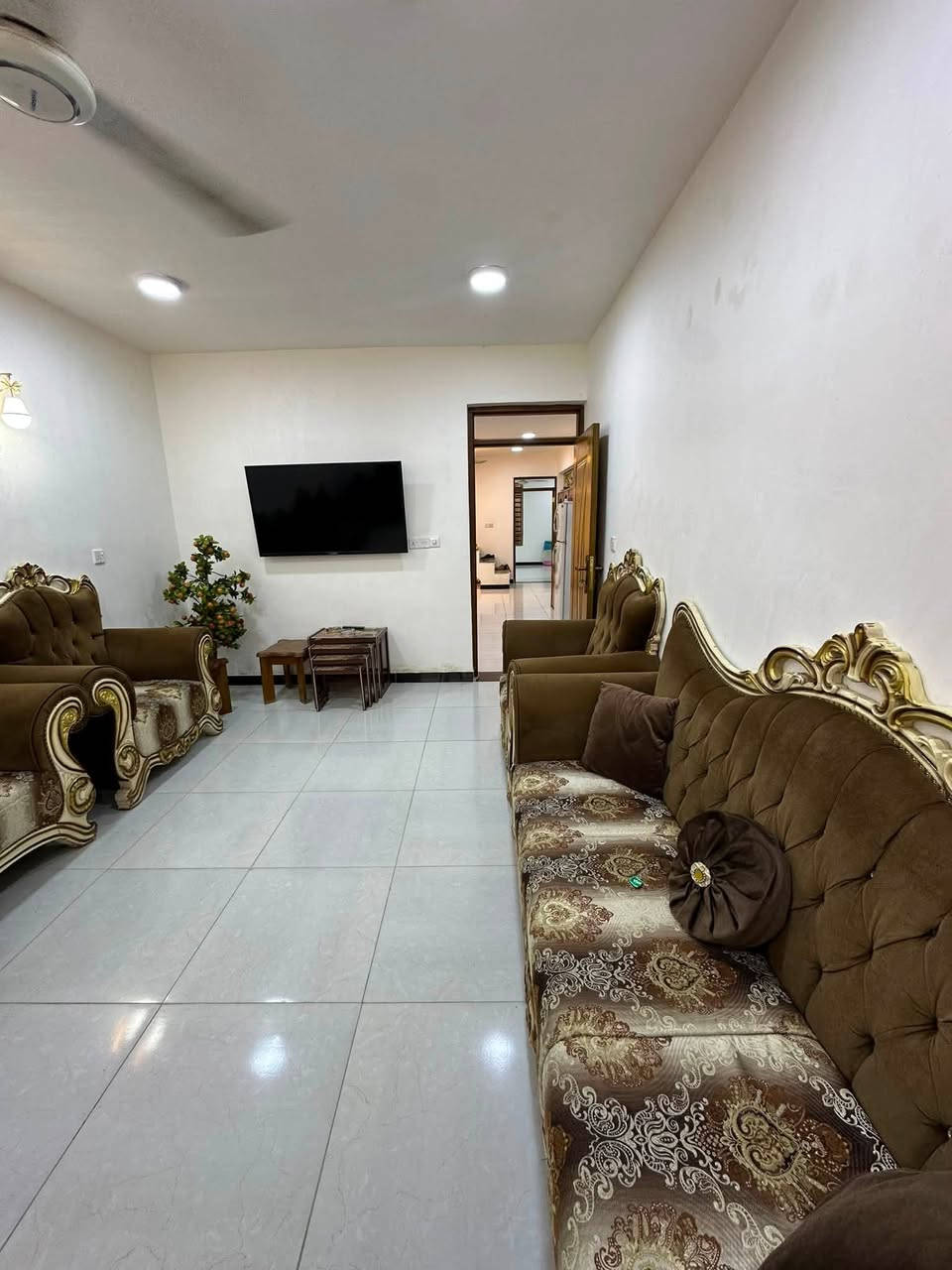 🔴دار للبيع  الموقع:- الدورة - ابو دشير - شارع الضغط
🏠دار للبيع طابو ملك صرف المساحة ١٢٣ متر واجهة ٦،١٥ متر والنزال ٢٠ متر يتكون من طابقين.

الطابق الاول :- طرمة مدخلين - استقبال - هول داخلي كبير - مطبخ حار وبارد - خدمات - غرفة نوم كبيرة نظام سويت 

الطابق الثاني :- غرفتين نوم - صالة - سطح 

للأستفسار اكثر حول السعر والتفاصيل الاتصال على الرقم التالي او خاص 
***********
