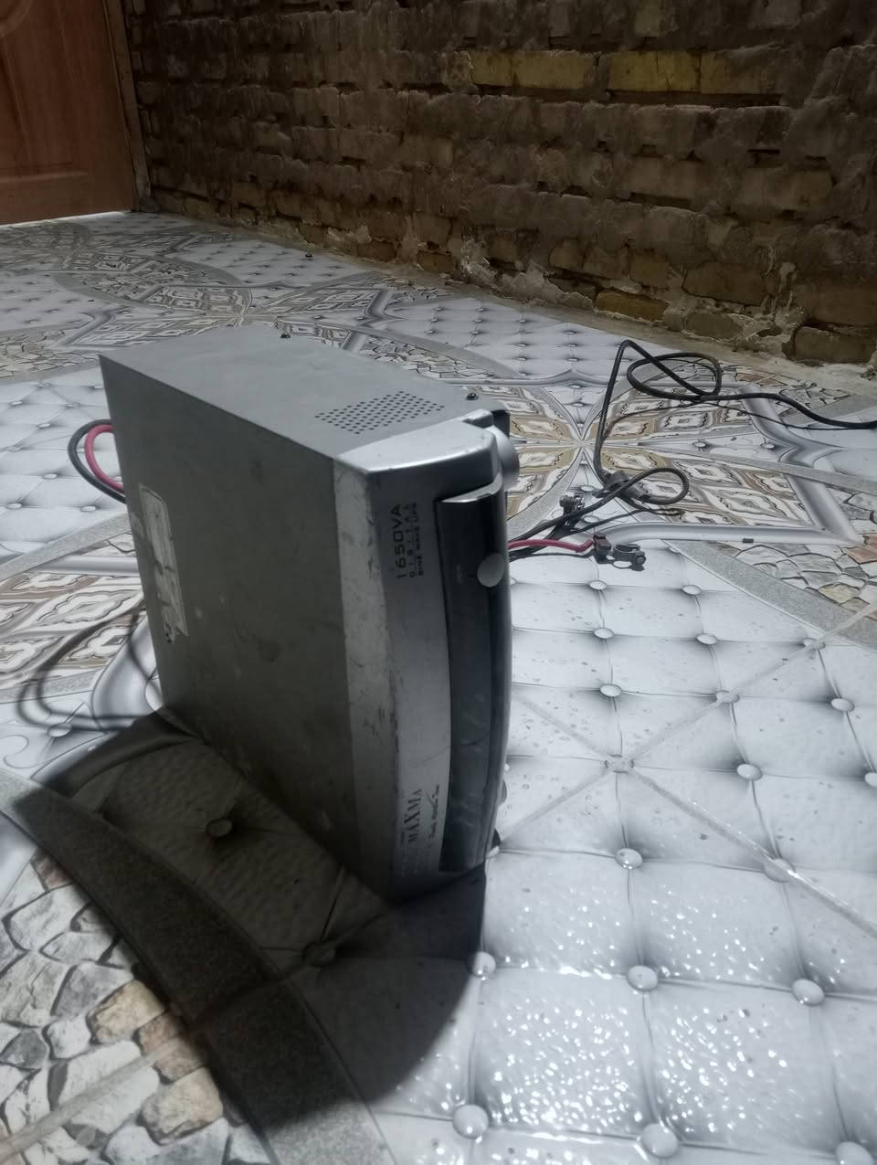 سلام عليكم عاكسه كهرباء 4 امبير  فجه ضلت ما تشتغل ما عرف شبيها بس تشحن البطاريات السعر50 وبيها مجال ***********
