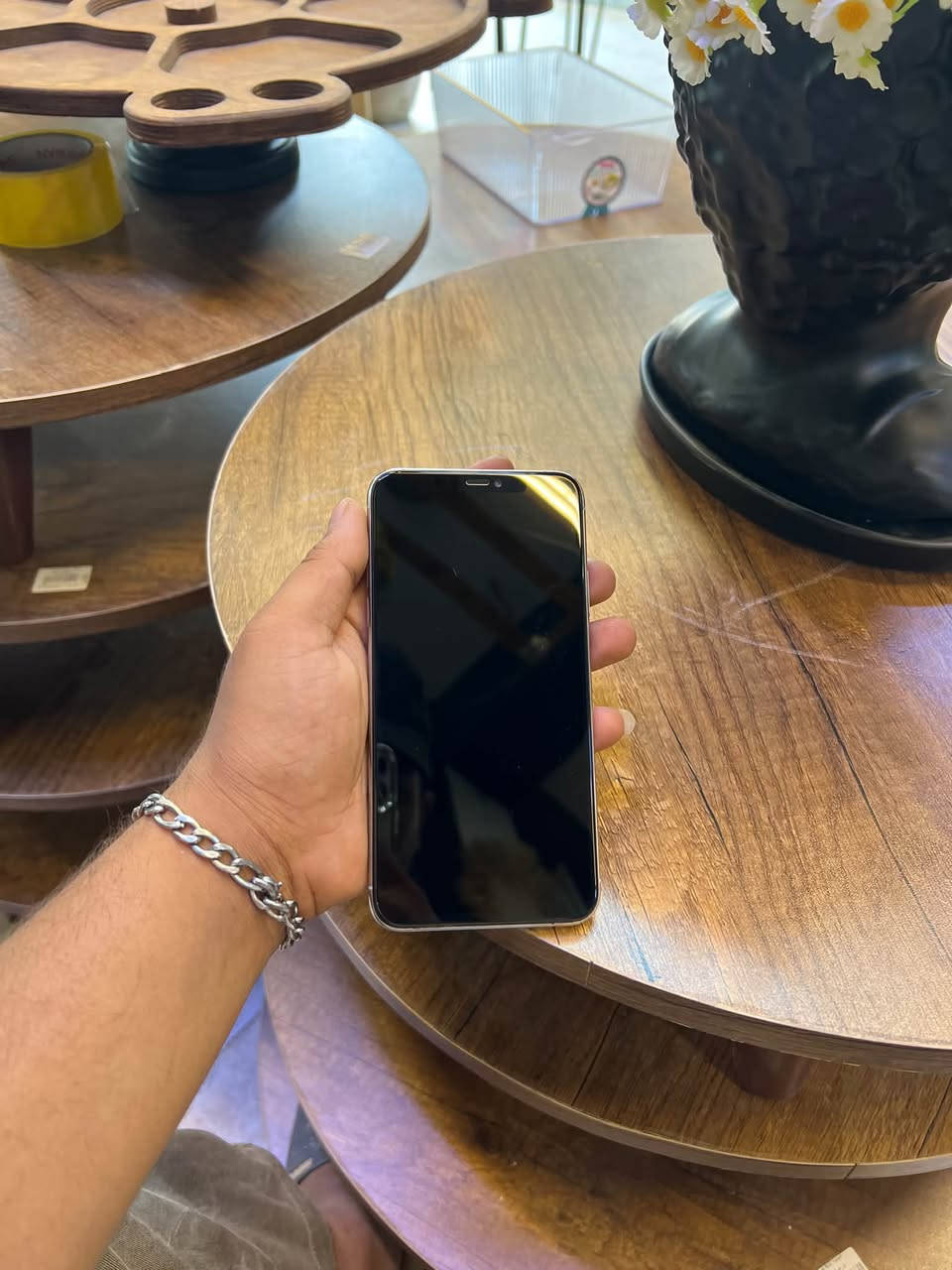 سلام عليكم 11برو ماكس للبيع
ذاكره 64
جهاز كلش نضيف نفس ما موضح بل صوره 
مبدل شاشه اصليه وبطاريه فيس أيدي شغال 
الجهاز ما بي أي خلل ابيعك عل فحص سعر اتصل ***********
