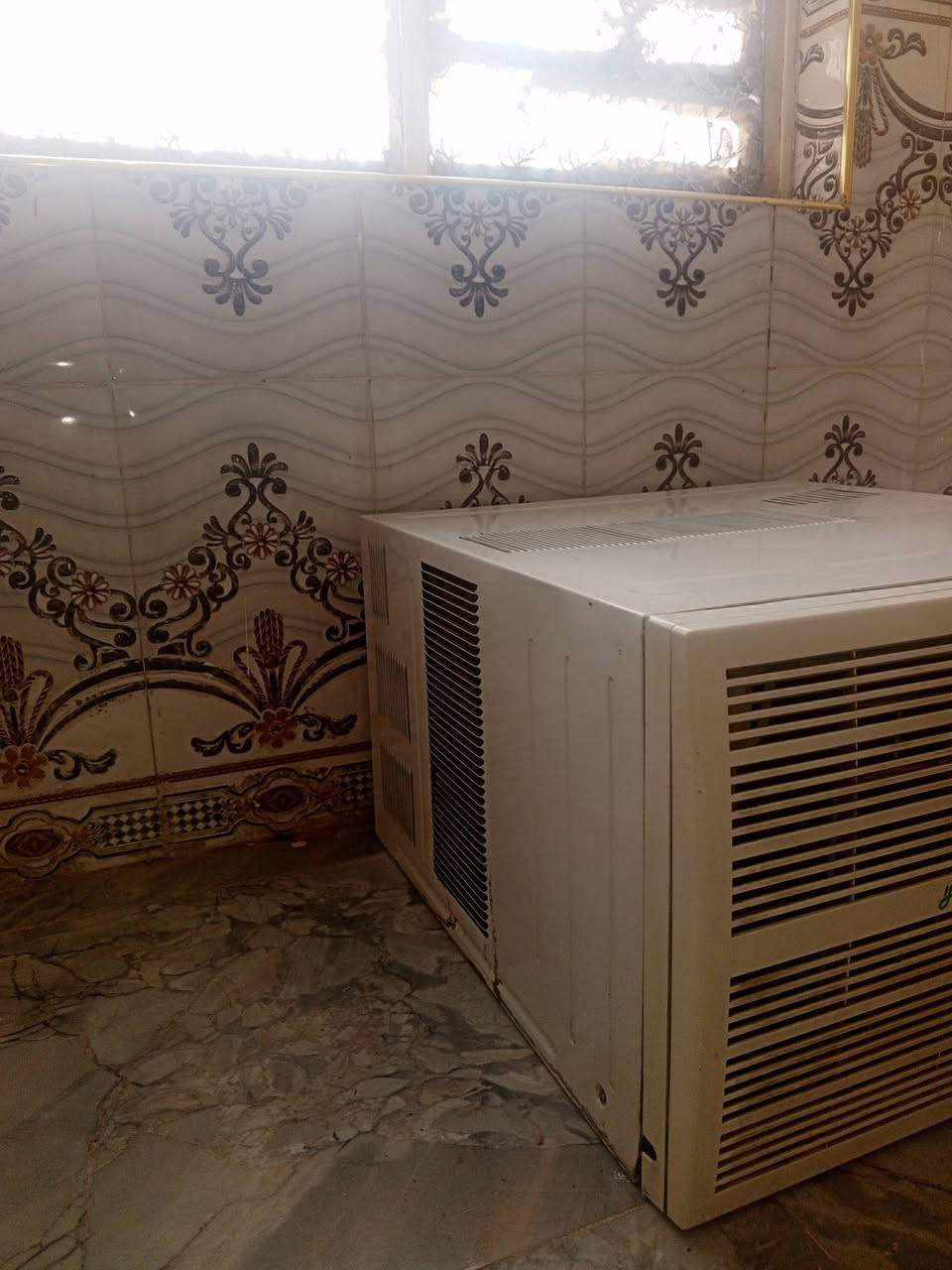 سلام عليكم مكيف هاوكيا 2 طن مستخدم نص موسم امانة الله تبريده يخبل وبعده  جديد نضافه 90 /100 تدفئ وتبريد شغال 

امانة الله ورسوله مكيف كلش نضيف وتبريده يجرش   

اني اخذته طك كارتون جديد اخذته 450 

عارضه  250 الف  للستفسار ***********
 ابو تغريد
