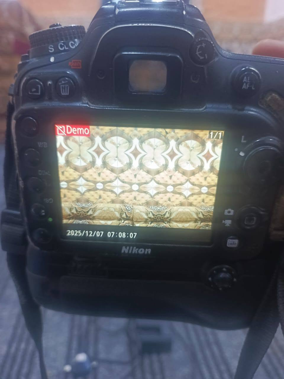 كامرة نيكون 7100 
كامرة نيكون 7100 نضافة حلوة سعر مناسب محتويات الكامرة
عدسة 18-55✅
كرب بطاريات✅
شاحنة✅
بطارية✅
رام ✅ 
جنطة كامرة 
سعر 300 الف و بي مجال بسيط مراسلة علا الرقم /***********
