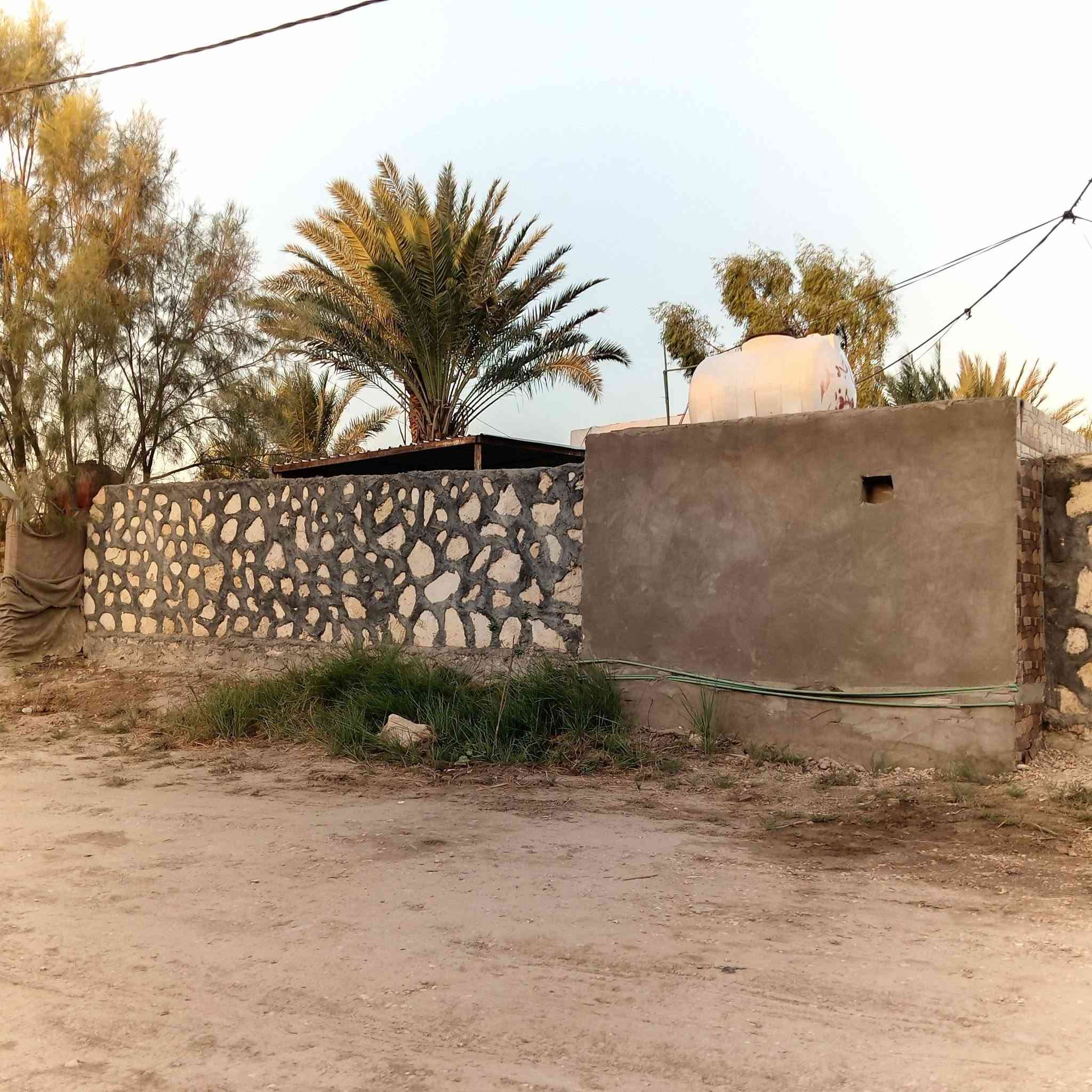 سلام عليكم  بيت اللبيع مساحه البيت 250متر وكاع دونم ونص بيت جاهز من كل النواحي  بيت بي 3غرف وصاله 7متار وغرفه 7متار وغرفتين5متار وحمام داخلي وخارجي  ومطبخ 4×4
 وخارجي  وستقبال خارجي 10متار بيت يكون قريب من مدرسه بعد 50متر ومحوله تقرب 50متر ماي 💦 اساله بوري في  بالباب  المكان دوانيه دغارة قرب سيطرت الدغارة ومدرسه زيد شهيد     الاتصال والاستفسار ***********
