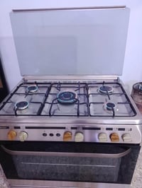 طباخ خمس عيون شغال كله و ناره تخبل وعلى الفحص سعره 160 وبيه مجال المكا...