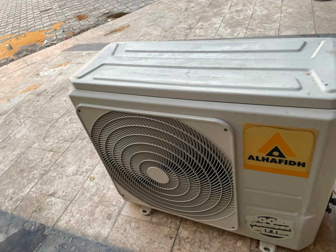 سبلت الحافظ غاز 410 جهاز كامل بلادي على وضع الشركة
بغداد بلديات

***********

السعر 400 ويا الشد

بدون شد 350
