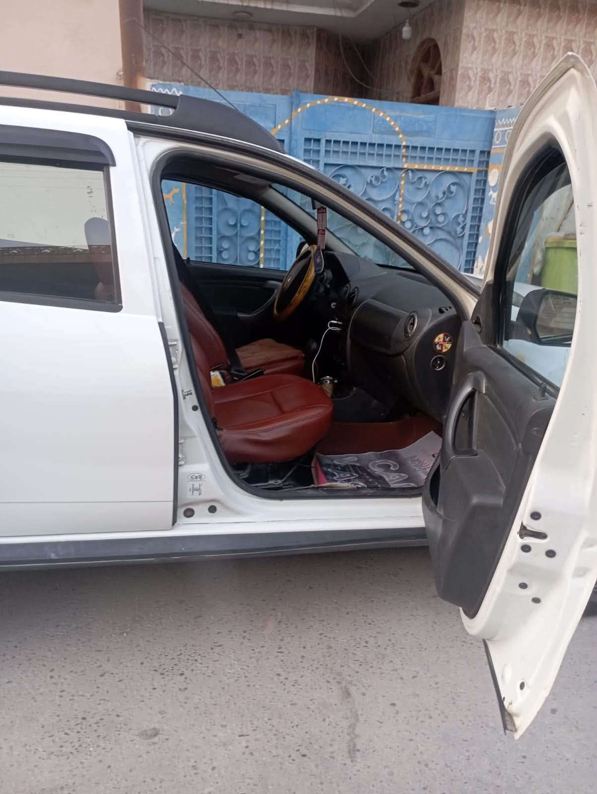 السلام عليكم 
سيارة للبيع رينو داستر ٢٠١٣
سياره ماشية ٢٧٩ ألف مشروع وطني 
مكان سياره بابل ورقم سياره بابل 
سياره جاهزه من كلشي مابيها أي رشة صبغ
ماعدا طخات مثل ماموضح بصور 
سعرها ٦٨ وبيها مجال 
***********
