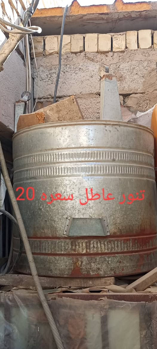 الاسعار عل صور..... مكان الأمين ثانيه

نص مكتوب في الصور:
- سخان شعره 15
- تنور عاطل سعره 20
- اوفن شوى شغال سعر 50
- تانكي ماء 1000 لتر مكسور من جوه سعره 10
- ارفوف حديد عدد 14 سعر الاثنين ب 5