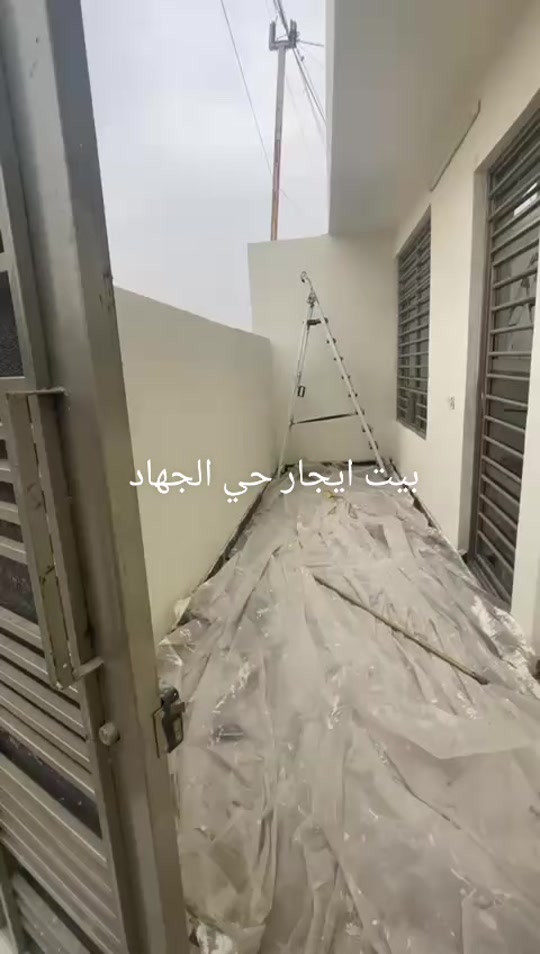 للايجار  بيت بالزراعي مال الديوان ونظيف حيل بناء حديث وقاط واحد على شارع وركن مساحتة 130  مدخلين صاله ومطبخ غرف نوم هولمك داخلي كبير  مكتب الزبيدي *********** 
