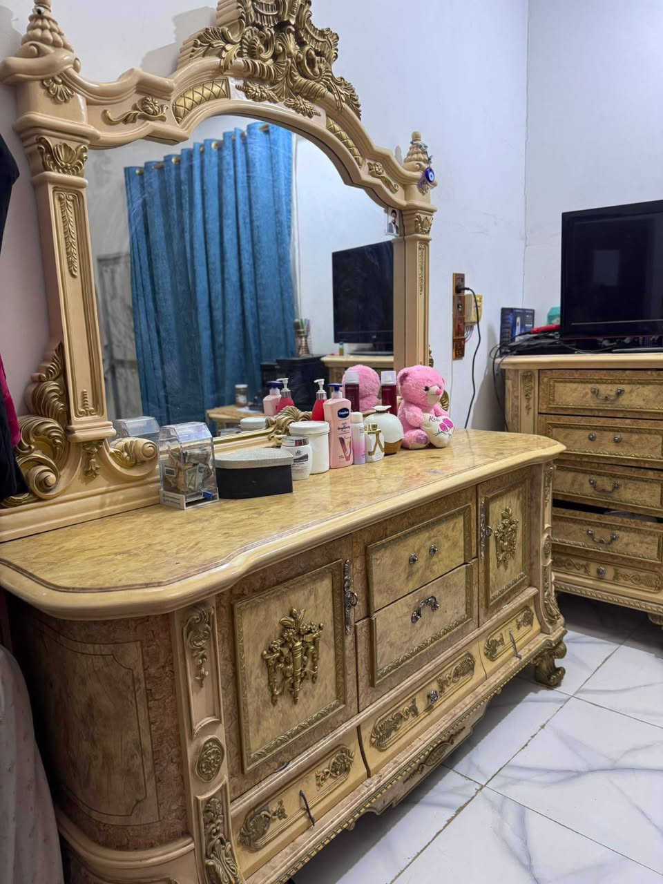 خشاب ماليزي • ميز مرايه • نظيف