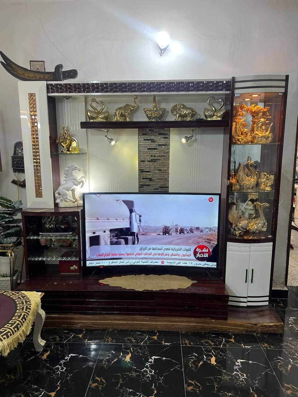 السلام عليكم معرض تلفزيون للبيع ب٥٠ ألف وبي مجال بسيط المكان المنصور للاستفسار الاتصال على الرقم***********متوفر واتساب@
