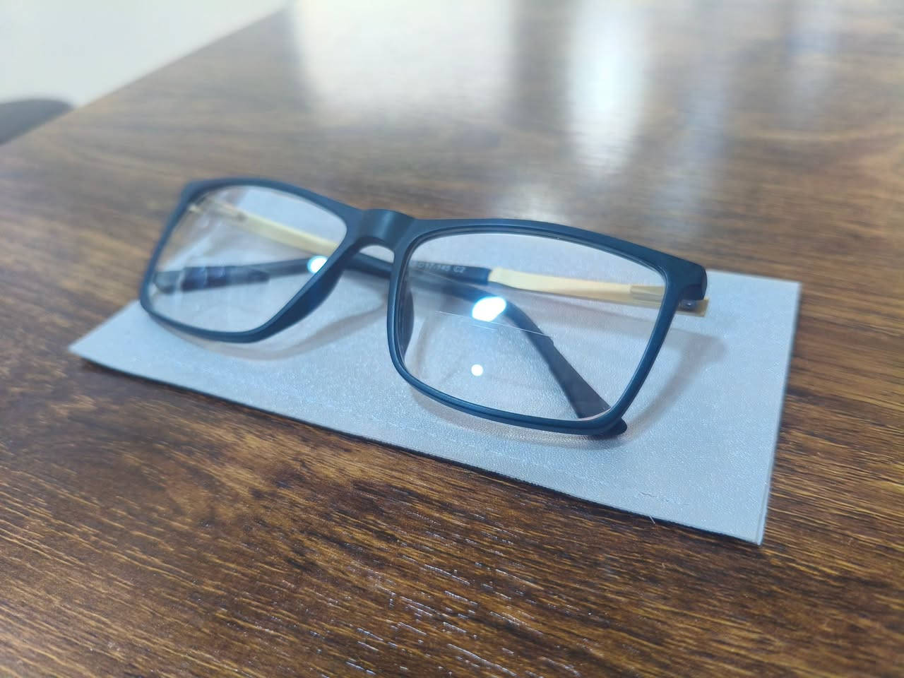 👓 عدسات البايفوكال | Bifocal Lenses
عدسات تجمع رؤية البعيد والقريب بعدسة واحدة ✨
الجزء العلوي للبعيد، والجزء السفلي للقراءة والقريب، لتوفير وضوح وراحة أكبر خلال اليوم. 

العنوان مهناويه قرب المركز الصحي -مقابل صيدلية الرحيق
