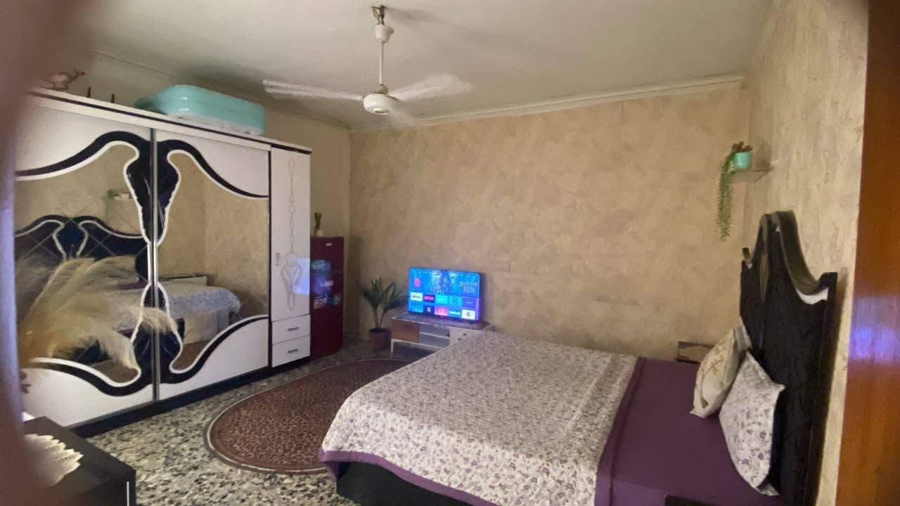 للبيع 🔑
دار سكني في بغداد – جسر ديالى الجديد / الكرغولية / شارع البزل 

📐 مساحة البيت: 200 متر🏠  الطابق: طابق واحد
🛏️ التفاصيل:
3 غرف وغرفه وحده بيه حمام 
استقبال طول سبع امتار
هول
مطبخ
حمام داخلي + تواليت و حمام خارجي
🌿 المميزات:
ترك خلفي
موقع هادئ ومناسب للعائلة
💰 السعر: يُذكر عند الاتصال
📞 رقم الهاتف ***********
📲 واتساب: 
سند ٢٥
