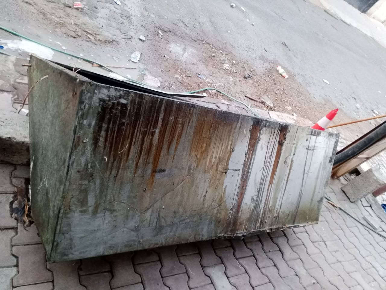 بوجة قياسها الطول
الطول 190 يعني مترين
العرض 110 سم
العمق 70 سم 
ترهم لاصحاب المطاعم والكافتريات  

كاملة وجاهزة تحتاج بس بطل فلاش 
السعر 100 الف 
مكانها بغداد الكرادة ساحة كهرمانة 
***********
