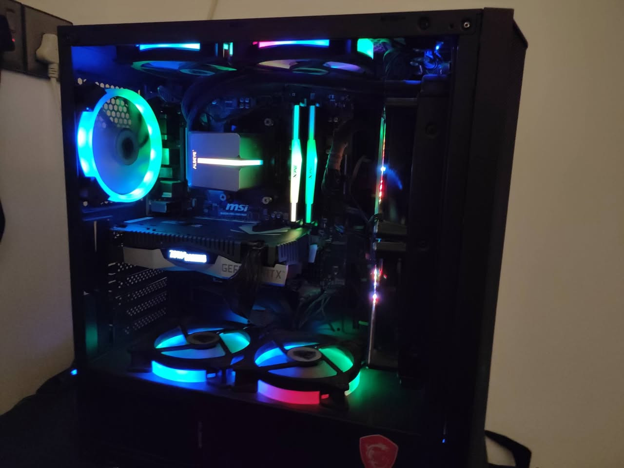 کەیس دەستی 2 

Ryzen 5 3600

Ram 16 DDR4 3000 XPG

Hard 512 ssd

RTX 2060 6GB Zotac gaming

Bord msi B450M pro - HDV Max

PSU 650w

Cooler Liquid cooler Alseye 2fan 240mm

Case Msi 5 fan

تێبینی// کەیسەکە بە بێ شوشەیە 

نرخی 775,000 هەزار. مامەڵەیەکی کەمی تێدایە 

بۆ قسەکردن لەگەڵ ئێمە نامە بۆ پەیچ بنێرن یان واتس ئاپ 
***********

#cyrax_سیراکس #Cyrax
