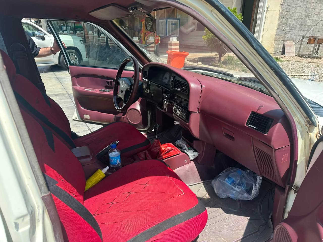 پیکاب دیر بۆ فرۆشتن
مۆدیل ٢٠٠٦
مەکینە بەخ 
ناو سور 
تەبرید ساردو کەرم 
جام کارەبا 
بۆ نوقسانی مەکەڕی

ژ.م ***********
