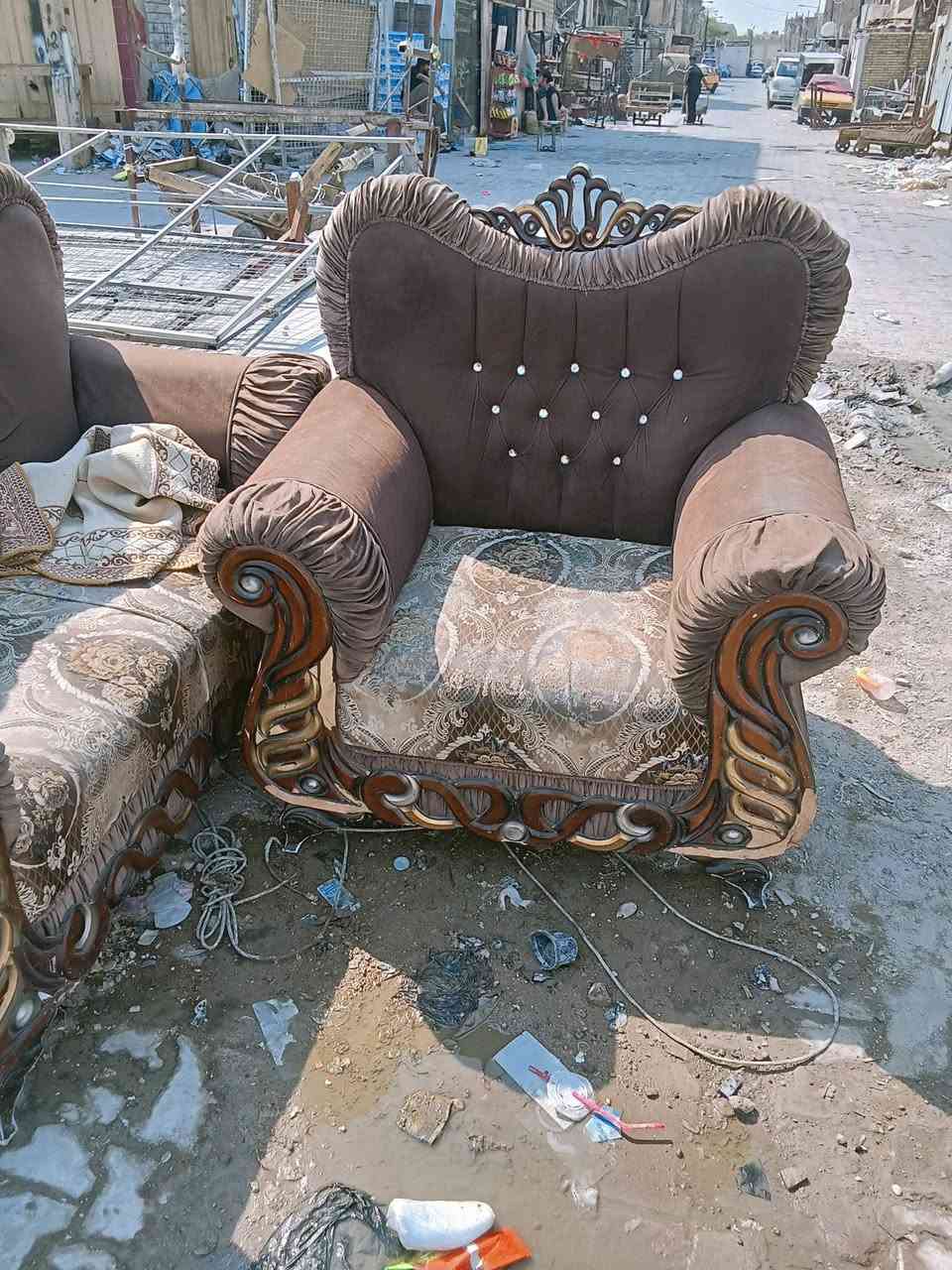 سلام عليكم تخم هذا وجنبر لبيع ع مدينه الصدر ***********
