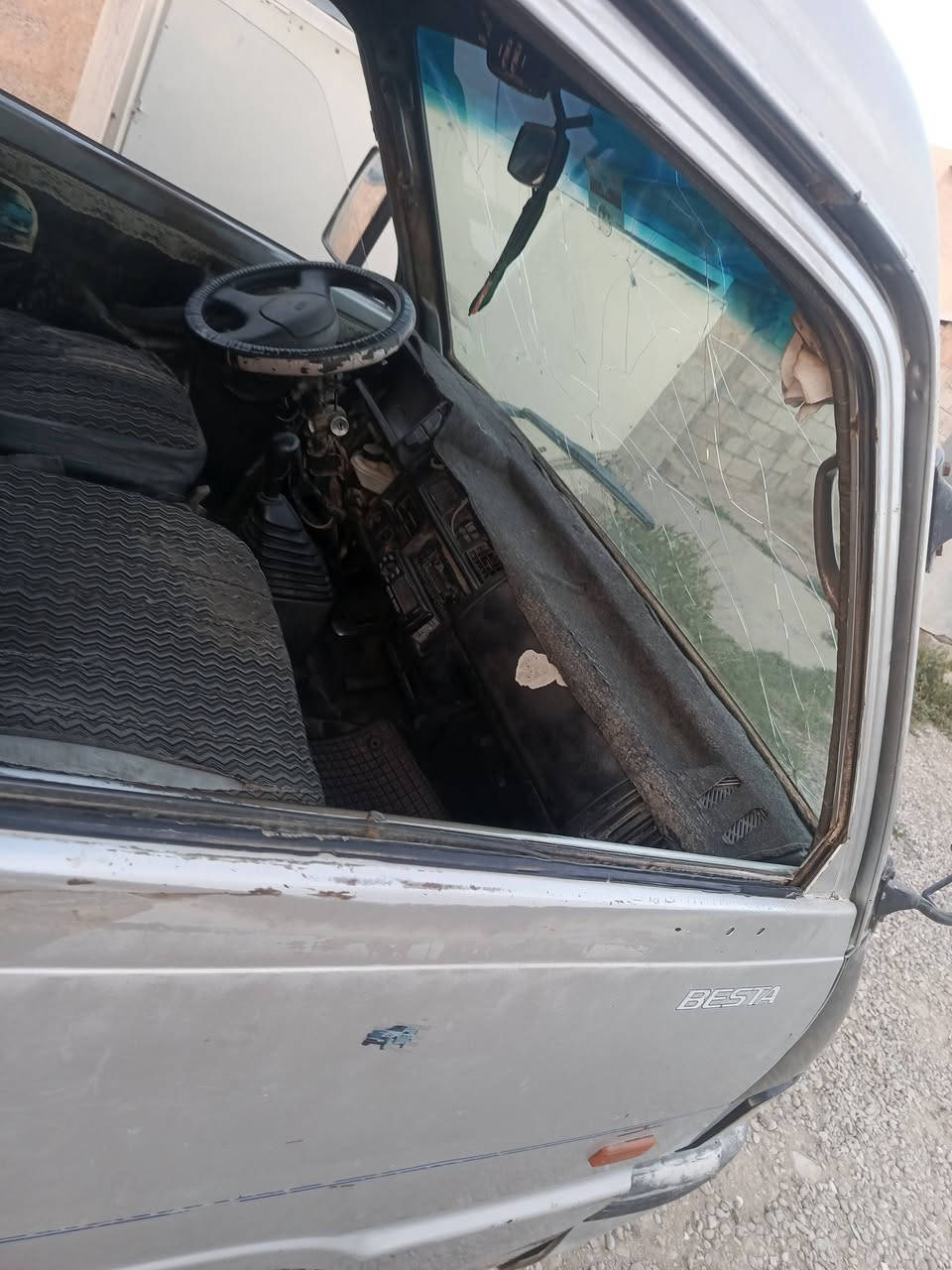 السلام عليكم كيا بستا موديل 96 كفاله عامه جيرو مكينه واكسل تخم تاير حداديه صدر تحويل وك شرط تحويل وكاله هيئه وغرامات صفر والشراي بيه خير ويتدلل؟؟؟‏‪***********‬‏
