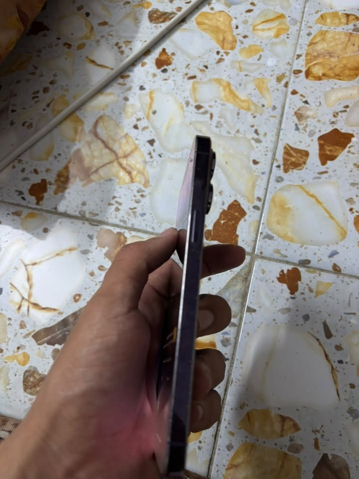 ايفون 14 برو ماكس دبل سيم كرت ذاكره 256 اللون البنفسجي مكفول من كلشي ماعدا الضهر بدلته 
شرق اوسط كارتونته وياه 
للبيع ب850 الف وبيه مجال 
للتواصل واتساب فقط ***********
مكاني بغداد المنصور

نص مكتوب في الصور:
- ٣:١٥ حالة البطارية والشحن كما هو الحال مع البطاريات القابلة لإعادة الشحن، بطارية الهاتف قابلة للاستهلاك وتصبح أقل فاعلية مع الوقت. معرفة المزيد... الحد الأقصى للقدرة ٨١٪ هذا قياس لقدرة البطارية مقارنة بقدرتها عندما كانت جديدة. قد تتسبب القدرة المنخفضة بتقليل ساعات الاستخدام بين عملية الشحن والأخرى. أقصى قدرة للأداء ستساعد الأنظمة المضمنة في النظام والمكونات في تخفيف آثار الأداء التي قد تلاحظها أثناء التقدم الكيميائي في عمر بطارية iPhone. شحن البطارية المحسن للحد من استنزاف عمر البطارية، يتعلم الـ iPhone من عادات الشحن اليومية، بحيث ينتظر ولا يتجاوز ٨٠٪ حتى يحين موعد حاجتك إلى استخدامه.
- ٣:١٦
- حول
- الاسم
- < iPhone
- إصدار iOS
- < 26.5
- اسم الطراز
- iPhone 14 Pro Max
- رقم الطراز
- MQ9X3AA/A
- الرقم التسلسلي
- HGW47FVDGV
- الأغاني
- .
- الفيديوهات
- ٦
- الصور
- ٤
- السعة
- ٢٥٦ غ.ب.
- متوفرة
- ٢٣٧,٥٦ غ.ب.
- عنوان Wi-Fi
- 2C:C2:53:CD:97:B5
- Bluetooth
- 2C:C2:53:CD:98:F8
- البرنامج الثابت للمودم
- 4.51.04
- SEId
- EID
- 890490320***********151172367402
- قفل شركة الاتصالات
- لا توجد قيود على الشريحة
- الشرائح المتاحة
- IMEI
- 35 845788 265022 9
- IMEI2
- 35 845788 242538 2
- إعدادات ثقة الشهادة