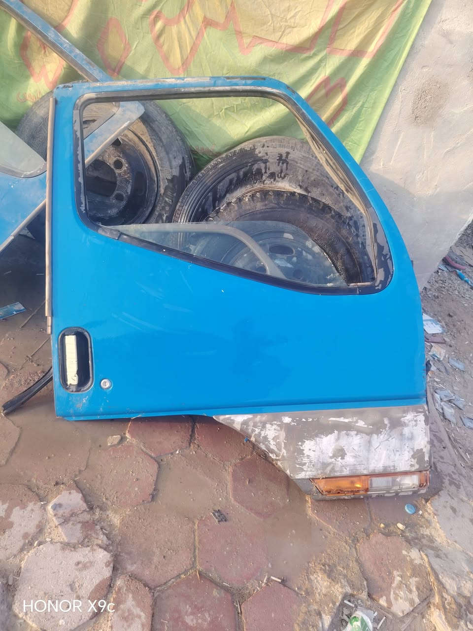 بيبان بزون بدون صبغ
تخم تاير ٦عدد حجم ٦٥٠.. للبيع 
مكان كوت مركز مدينة 
***********
