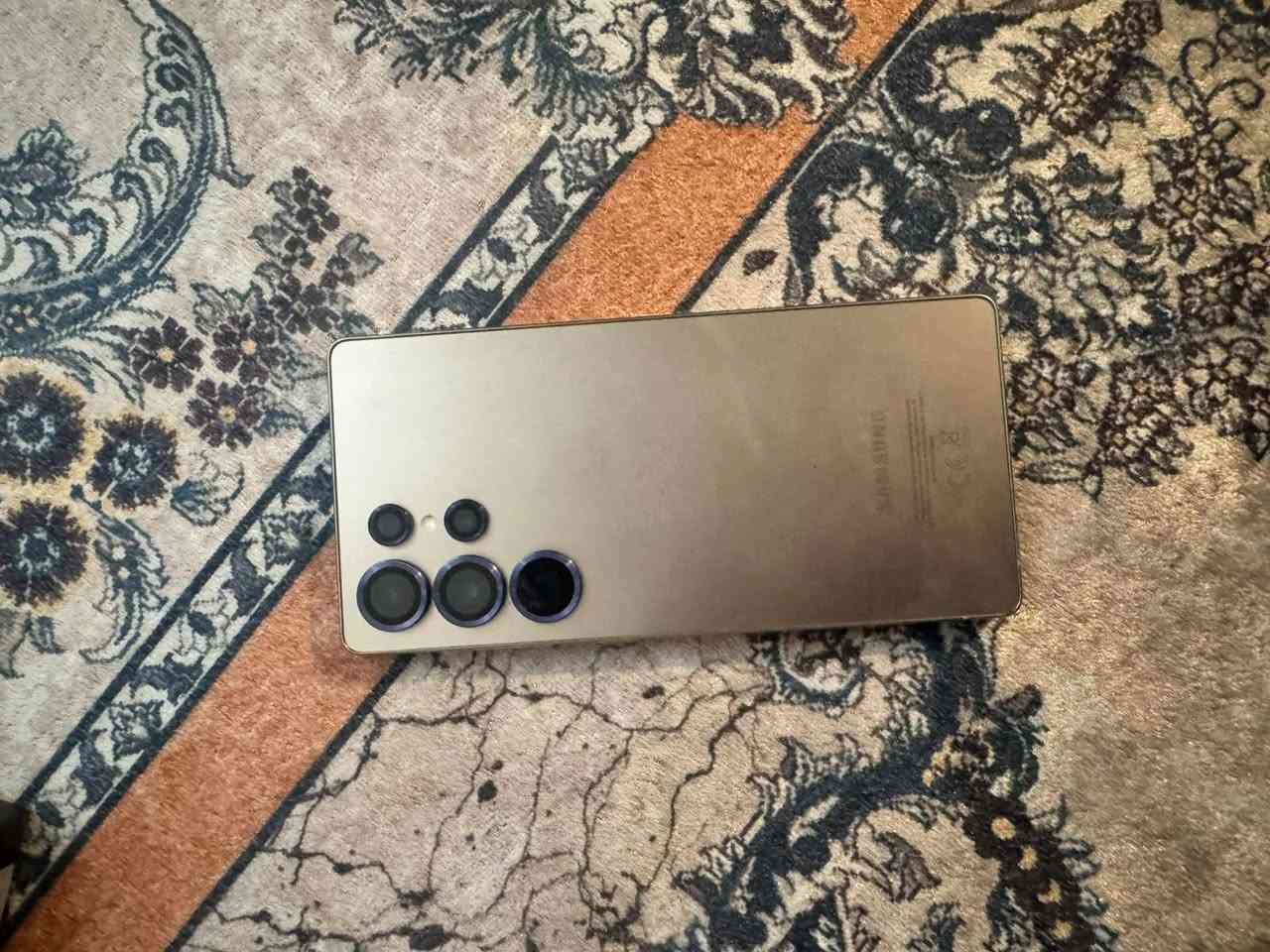 > للبيع سامسونج S25 Ultra الأحدث والأقوى! 📱🔥
>  * الحالة: كالجديد تماماً، خالي من أي خدوش أو عيوب وبحالة الوكالة.
>  * الذاكرة: 256 جيجابايت.
>  * الرام: 12 جيجابايت.
>  * الملحقات: الكرتون وكل الأغراض الأصلية موجودة.
>  * السعر: 1,175,000 (مليون ومئة وخمسة وسبعون ألف) مع مجال بسيط للتفاوض مع الجادين.
>  * المكان: دهوك / موصل.
> 📞 للاستفسار والتواصل (اتصال أو واتساب): ***********
>
