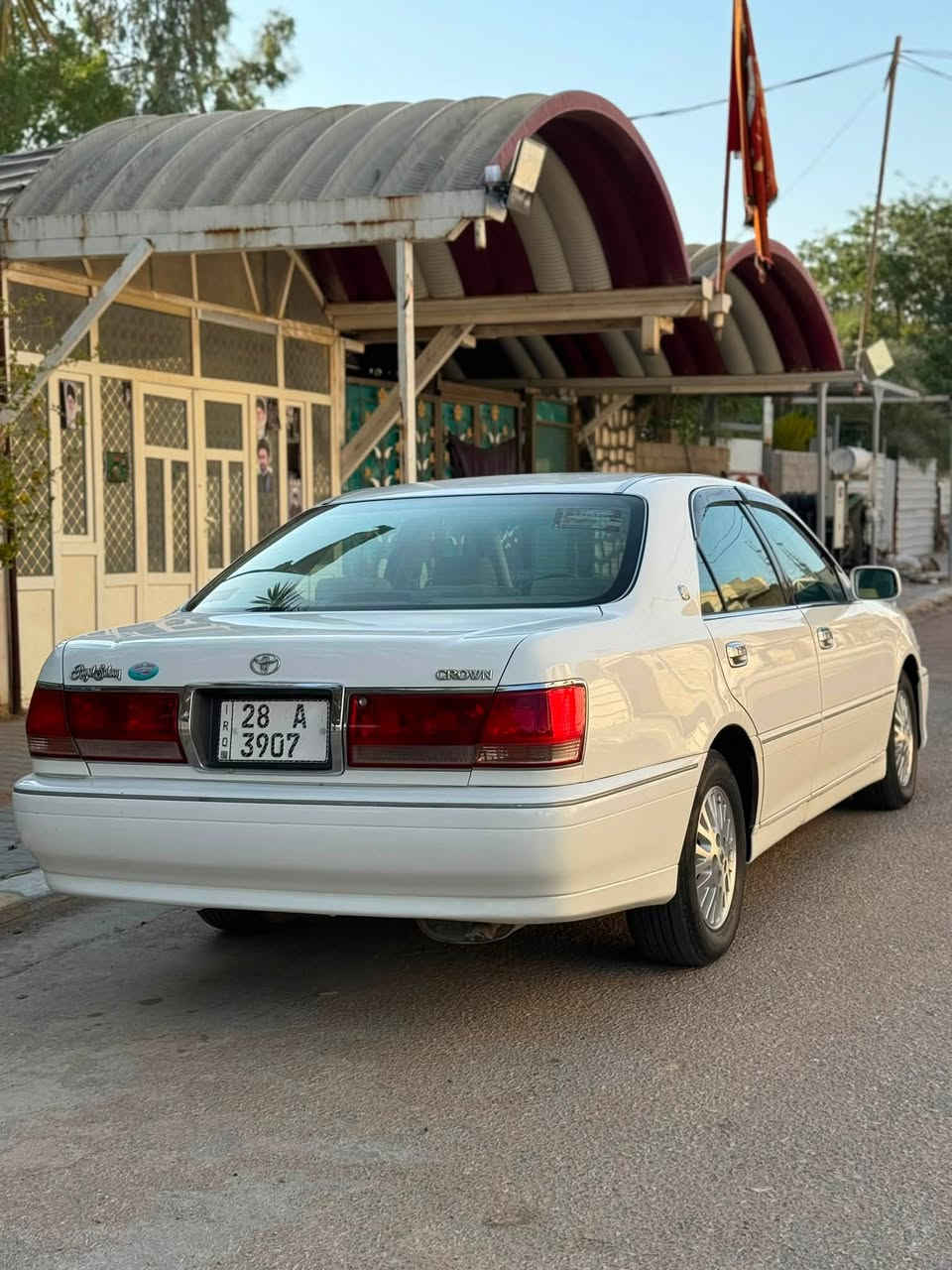 السلام عليكم
ملكة كراون موديل 2000 
ماشية 175 
رقم نجف 
قرار 102
بأسمي تحويل ثاني يوم
السياره تحويرة عارف العيساوي نجف
صارف عليها 12 مليون 
السعر 145 
مكاني نجف
سياره ماعيزه اي شيء 
***********
