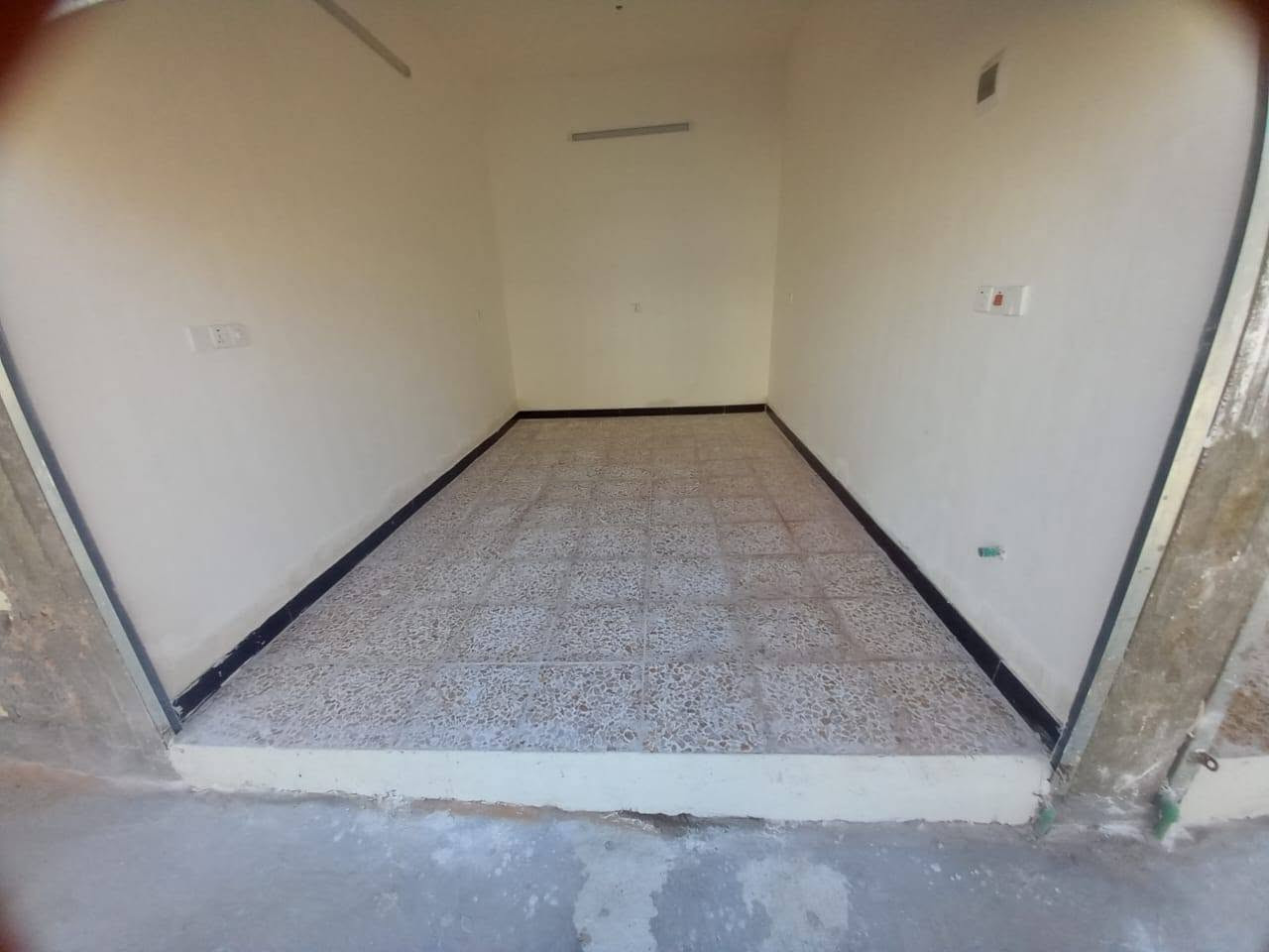 السلام عليكم محل بجانب ركن على شارعين  ١٥  للأيجار منطقه التاجيات خلف شارع الجامع مساحه المحل٣.٥ × ٥  ايجار ٢٠٠ الف للتواصل على الرقم ***********
