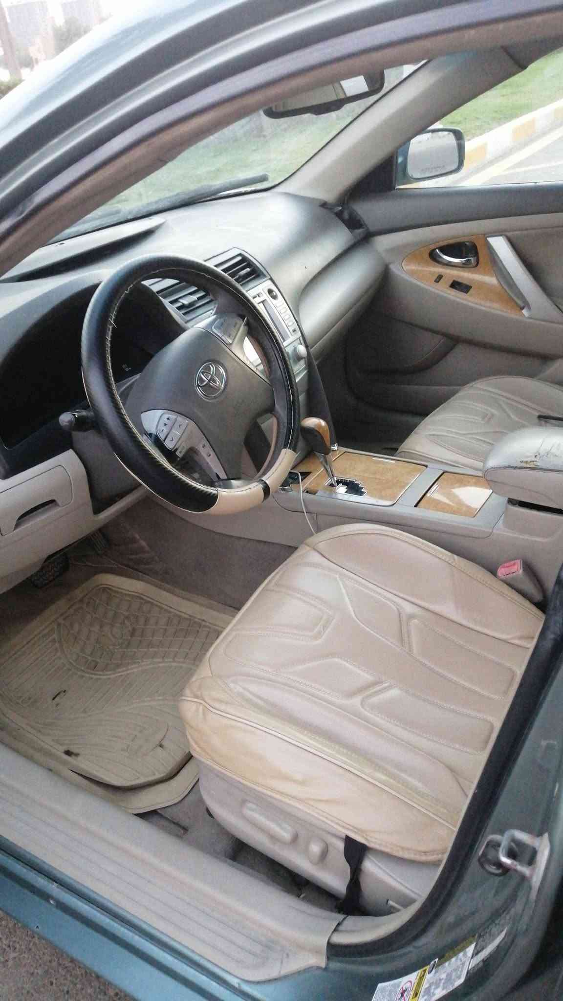 كامري ٢٠٠٧ امريكي
بغداد انكليزي بسمي
٦ سلندر بدون بخار
صبغ عام صبغ عام
حادثها أمامي
والباقي ليبل واحد
كير تمام
صدرها تمام
بصمة تشغيل وأبواب
فتحة سقف سلايد
تحكمات ستيرن
داخلها نضيف
***********
سعرها ٦٧ بيها مجال بسيط 
مكاني بغداد الغزالية
