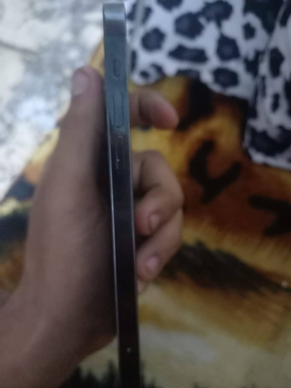 السلام عليكم عندي 12 برو ذاكره 128 مبدل بطاريه فقط وكلشي شغال بي حته فيس ايدي شغال وبي هاي بل ضهر الضربه مثل ما موضح بل صوره ويرهم مراوس سعر 350 وبي مجال للطيبين مكاني بغداد الحريه هاذه رقمي *********** وبي واتساب
