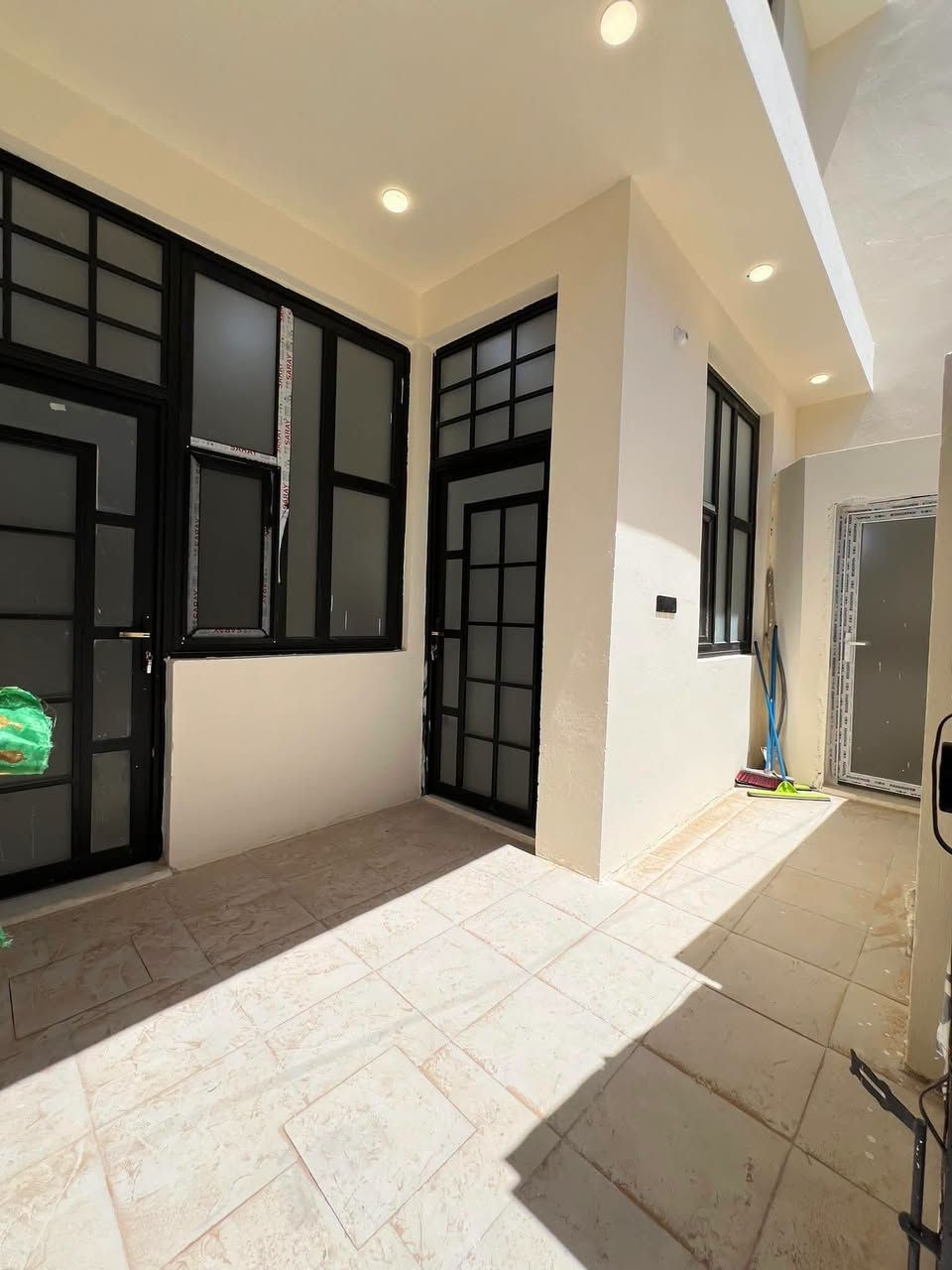 🏠دار للبيـــــــــــع

فـٓـــي حــــــي الطيـــــارة بدايـــــــة شــــــارع 25 فرعـــــــي
_________________
المساحــــــة // 118.5م #طابـــــو #زراعـــــــي #صــــــرف
الواجهـــــــــة // 6.75م
النـــــــــــــــزال // 17.5م
_________________

🧱🏗️ #الطابــــــــــــــق #الأرضـــــــــــــي
غرفــــــــــة وصالـــــــــة وهـــــــــول ومطبـــــــــخ ومجمــــــــــــع صحيــــــــــات وطارمـــــــــــة وصحيـــــــــات خارجيــــــــــة  ...
🧱🏗️ #الطابــــــــــــــق #الثانــــــــــــــــي
غرفتيـــــــــن وهــــــــــول ومجـمــــــــع صحيـــــــــات ...
_________________
____________💲
للأستفســـــــار عــــــن السعــــــــر يرجـــــــىٰ تـــــــرگ تعليـــــق (السعــــــــر) #وسيتــــــم #الـــــرد #خــــاص
____________💲
_________________
#مكتـــــــــب
          🧱🏗️  مكتب الخارطه العقاريه  🧱🏗️
#الكائـــــــــن
   في حي الطياره مجاور المدرس حسين طياره

         *********** علي الزبيدي 
_____________________________________________
