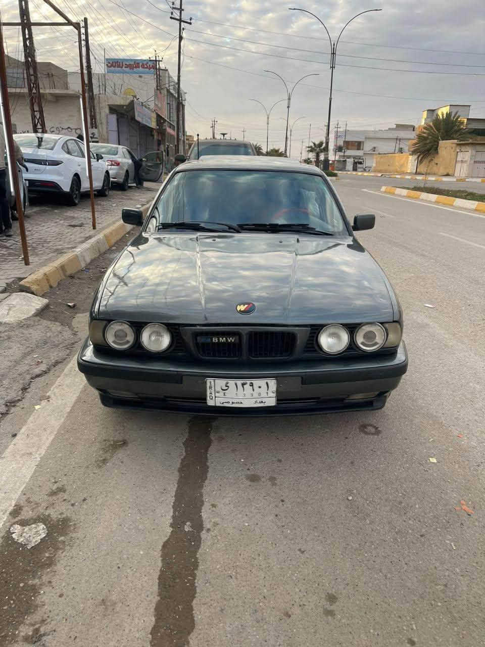 بيئم حجم 525 السيارة فول اوتوماتيك رقم بغداد باسمي دبل ايرباك السعر35 وبيها مجال ***********انامكلف بل نشرخابروصاحب الرقم الي بل نشر
