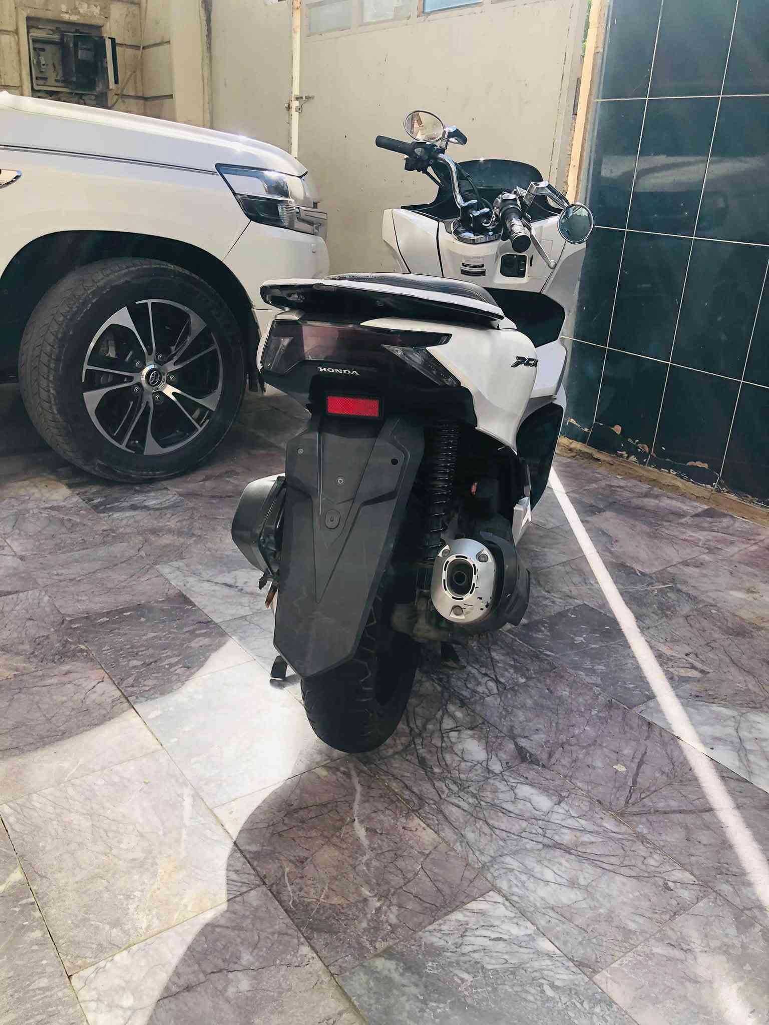 سلام عليكم
للبيع pcx الجيل الرابع 

وارد كوري 

ماشية 31 الف 
￼دراجة جديدة بمعنا الكلمة 

حساس زدحام 
ستان كهرباء ￼
مابيها اي نقص 

دراجة نازلة رمبة والمكاتبة موجودة

مكاني بغداد طالبية
***********
