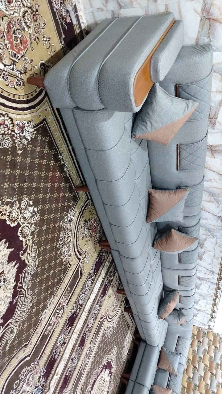 من رخصة مدير الكروب 
تخم ديوان كورنر قياس ١٤ متر ٢٠ مقعد موديل ابو الطبله جديد مامستخدم تفصال خشب بلوك اسود الثقيل خالي من ال ان دي اف سفنج مضغوط مميز طبي بولستر قماش كتان ناعم تركي ضمان حقيقي ٥ سنوات اتصال *********** متوفر واتساب

