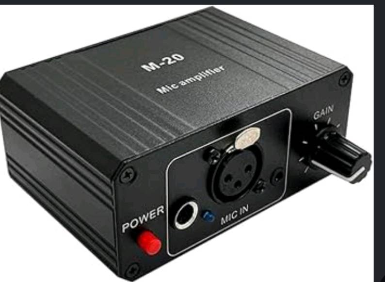 للبيع مضخم صوت 
 مضخم ميكروفون محمول (Mic Preamp / Booster) طراز M-20 بغلاف معدني أسود مع كابل توصيل ومقبض تحكم.نظرة عامة على الجهاز (M-20 Mic Amplifier)الوظيفة: تعزيز إشارة الصوت للميكروفونات وتقليل الضوضاء.التوافق: يعمل غالباً مع الميكروفونات الديناميكية والمكثفة (Condenser/Dynamic).الطاقة: غالباً يدعم طاقة فانتوم (48V Phantom Power) أو شحن داخلي ببطارية مدمجة (حوالي 800 مللي أمبير في فئات مشابهة).المداخل/المخارج: منافذ صوت متعددة (غالباً XLR أو 3.5 مم أو 6.35 مم حسب الإصدار الفرعي).الاستخدام الأساسي