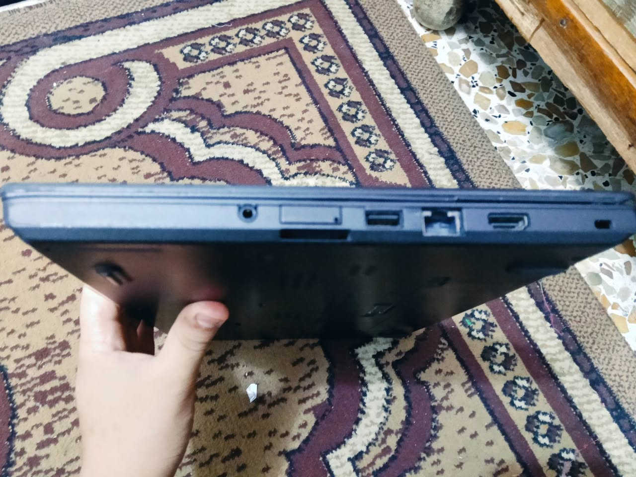 ذاكره 256ssd
لابتوب نضيفة 
بيهه مشكله وحده وهو الخط الي موضح بالصوره صارله تقريبا سنتين من اول ما اشتريتهه وما علي شي ولا مأثر ابدا 
مكاني بغداد مدينة الصدر قطاع 48 ما عندي توصيل 
السعر 150 الف
تواصل على واتساب ***********

