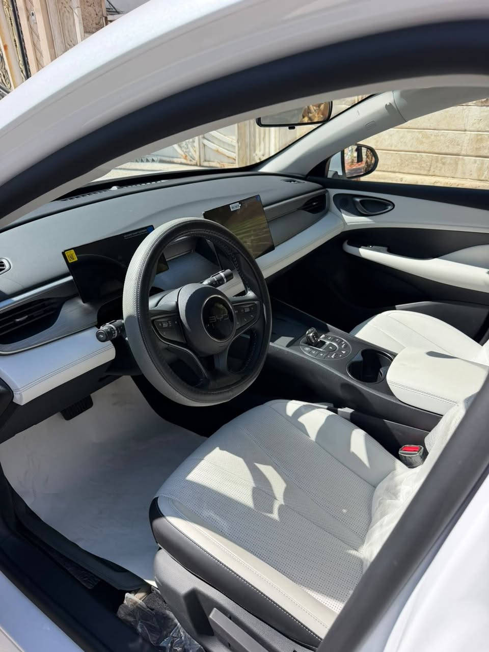 BYD CL5
ماشية ٢٠٠٠ قابل للزيادة
مواصفات فل بدون فتحه 
مكان بغداد
رقم فقط واتساب 
***********
