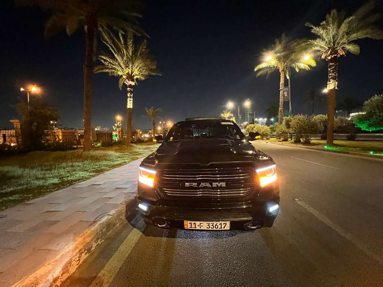 دوج رام 1500 لارامي فول فول مواصفات

الموديل 2023

المحرك : V8 5.7L .

رقم بغداد باسمي تحويل مباشر 

المواصفات :فول 1/1 

بنوراما 

دوس كهرباء 

* دفع رباعي 4x4. فور ويل

* رادار تفاعلي مع مانع تصادم. 

* نقطة عمياء. 
* دوسات جانبية كهربائية.

* المصابيح الأمامية زنون.

* كشافات الضباب زنون. 

* المصابيح الأمامية والمصابيح الخلفية LED. 

* دخول ذكي (بصمة). 

* تشغيل عن بعد.

* مقاعد من الجلد الفاخر. 

* المقاعد الأمامية تبريد وتدفئة

*الستيرن تدفئه 

* شاشة كبيرة يدعم كاربلاي .

* نظام ملاحة نفكيشن GPS.

* مانع تصادم خلفي. 

* مكيف خلفي.

*محدد سرعة.

* مرايا كهربائية جانبية.

* شاحن موبايل لاسلكي (واير ليس).

* الشباك الخلفي كهربائي. 

* المرايا الجانبية تدفئة. 

* باب الصندوق كهربائي.

* غطاء من سلايت

* هاند بريك كهربائي.

* حساسات امامية. 

* حساسات خلفية. 

* مرايا مع خاصية التعتيم الذاتي. 

* مساحات تخزين إضافية .

*باب طويل .
السعر 320
ملاحضه السياره الصندوك دبل كود السياره بس مصلحه 
 ما بيه درسه اليسرى الكهربائيه

***********
