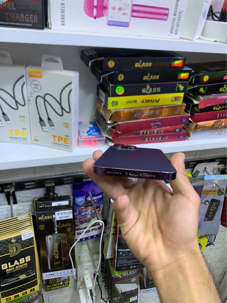 ئایفۆن 14پرۆ ماکس 256گێگا ch بای پاسس
پاتری 91 🔋یەک شووختی نییە زۆر پاکە
فەیس و دارو بەردی بەزەمان نەکراوەیە 
هەوا نادا تەنها سیم ناخوێنیتۆۆ هەموو گیانی بیلادە
کەلار گەیاندمان هەیە *********** ئاسیا &واتس ئەپ كالار, السليمانية

نص مكتوب في الصور:
- 17:59
- حالة البطارية والشحن
- كما هو الحال مع البطاريات القابلة لإعادة الشحن، بطارية الهاتف قابلة للاستهلاك وتصبح أقل فاعلية مع الوقت. معرفة المزيد...
- 91%
- الحد الأقصى للقدرة
- هذا قياس لقدرة البطارية مقارنة بقدرتها عندما كانت جديدة. قد تتسبب القدرة المنخفضة بتقليل ساعات الاستخدام بين عملية الشحن والأخرى.
- أقصى قدرة للأداء
- ستساعد الأنظمة المضمنة في النظام والمكونات في تخفيف آثار الأداء التي قد تلاحظها أثناء التقدم الكيميائي في عمر بطارية iPhone.
- شحن البطارية المحسن
- للحد من استنزاف عمر البطارية، يتعلم الـ iPhone من عادات الشحن اليومية، بحيث ينتظر ولا يتجاوز 80% حتى يحين موعد حاجتك إلى استخدامه.
- الشحن بالطاقة النظيفة
- في منطقتك، سيحاول iPhone التقليل من البصمة الكربونية من خلال انتقاء وقت الشحن الذي تتوفر فيه كهرباء بانبعاثات كربونية منخفضة. يتعلم iPhone من عادات الشحن اليومية، بحيث لا يشحن بالكامل حتى يحين موعد حاجتك إلى استخدامه. معرفة المزيد.
- حول
- < iPhone
- < 26.1
- iPhone 14 Pro Max
- MQ8A3CH/A
- LHCRF73JLV
- 0
- 4
- 256 غ.ب.
- 229.59 غ.ب.
- DC:45:B8:2C:5B:04
- DC:45:B8:2A:37:83
- الاسم
- إصدار iOS
- اسم الطراز
- رقم الطراز
- الرقم التسلسلي
- الأغاني
- الفيديوهات
- الصور
- التطبيقات
- السعة
- متوفرة
- عنوان Wi-Fi
- Bluetooth