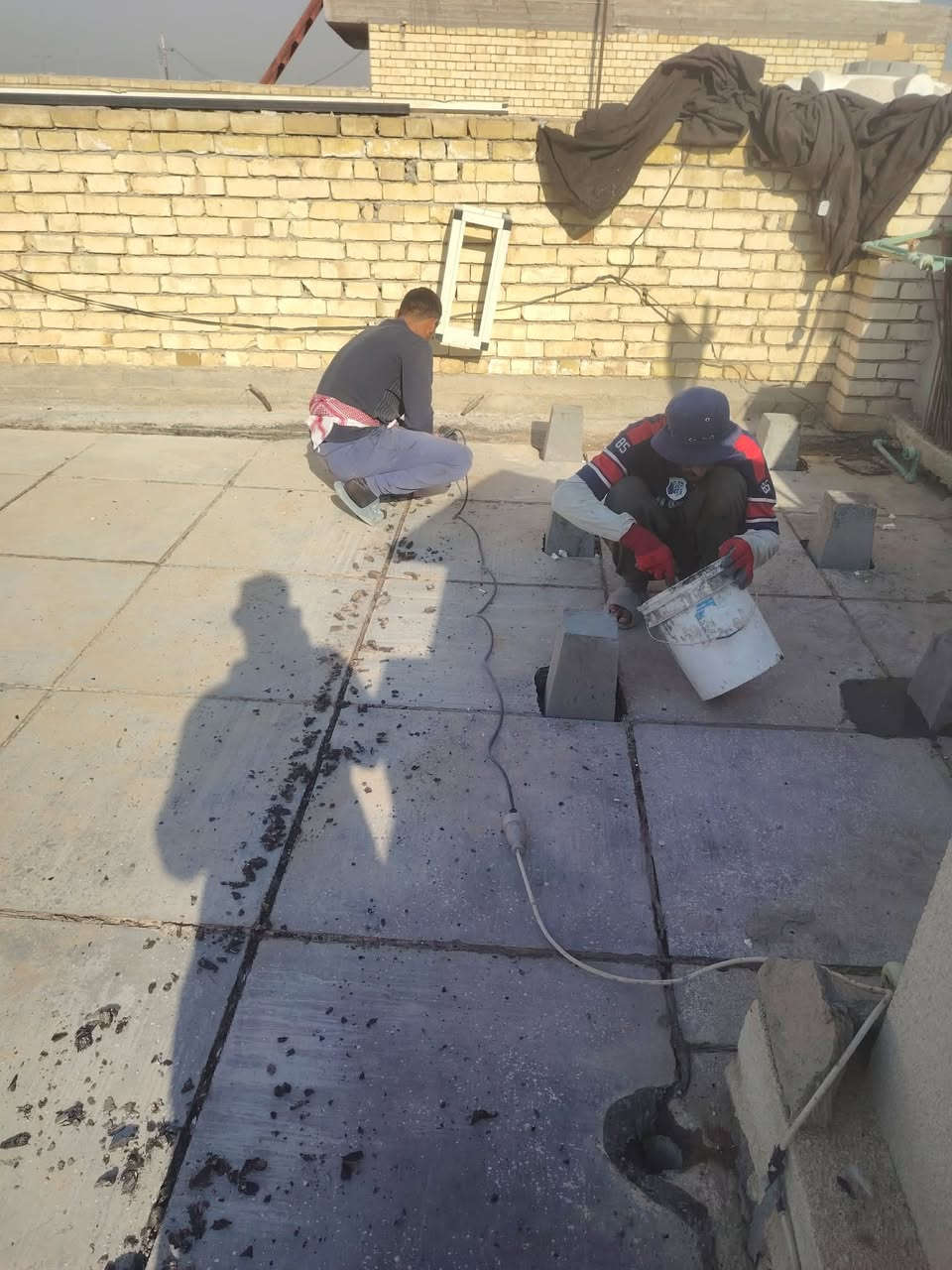 أعاده ماستك السطوح القديمه *********** 
خطوات العمل
قلع الماستك القديم إذا صاعد عل اشتايكر أو تالف متفطر
بعدها اضافه ماستك جديد والنوعية تكون تنك بغداد
بعدها ينكوي الماستك وبيه ضمان عمر
***********
