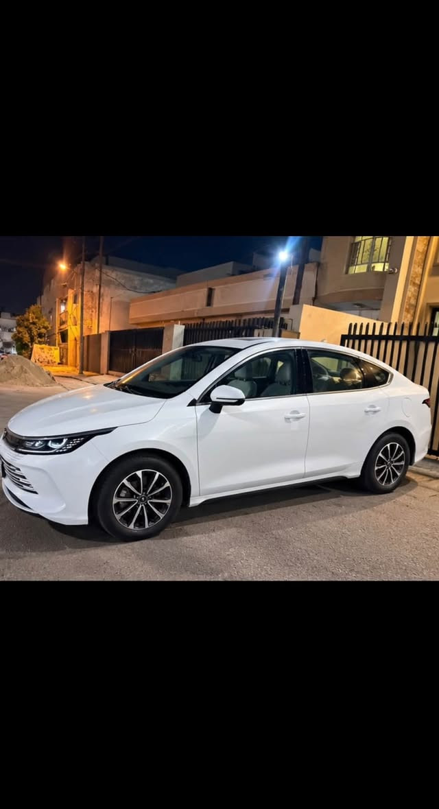 اسلام عليكم
للبيع byd ديستروير 2026 
سيارة زيرو مرقم بغداد
فول موافات 

الموصفات 
✅فتحة سقف 
✅شاشه دوارة 
✅مكينة 1.5
✅بطارية 55
✅كير موس 
✅اربع حساسات خلفية 
✅كامرة خلفية 
✅الاطارات ويلكب

سعر             23٫700
الستفسار  ***********
