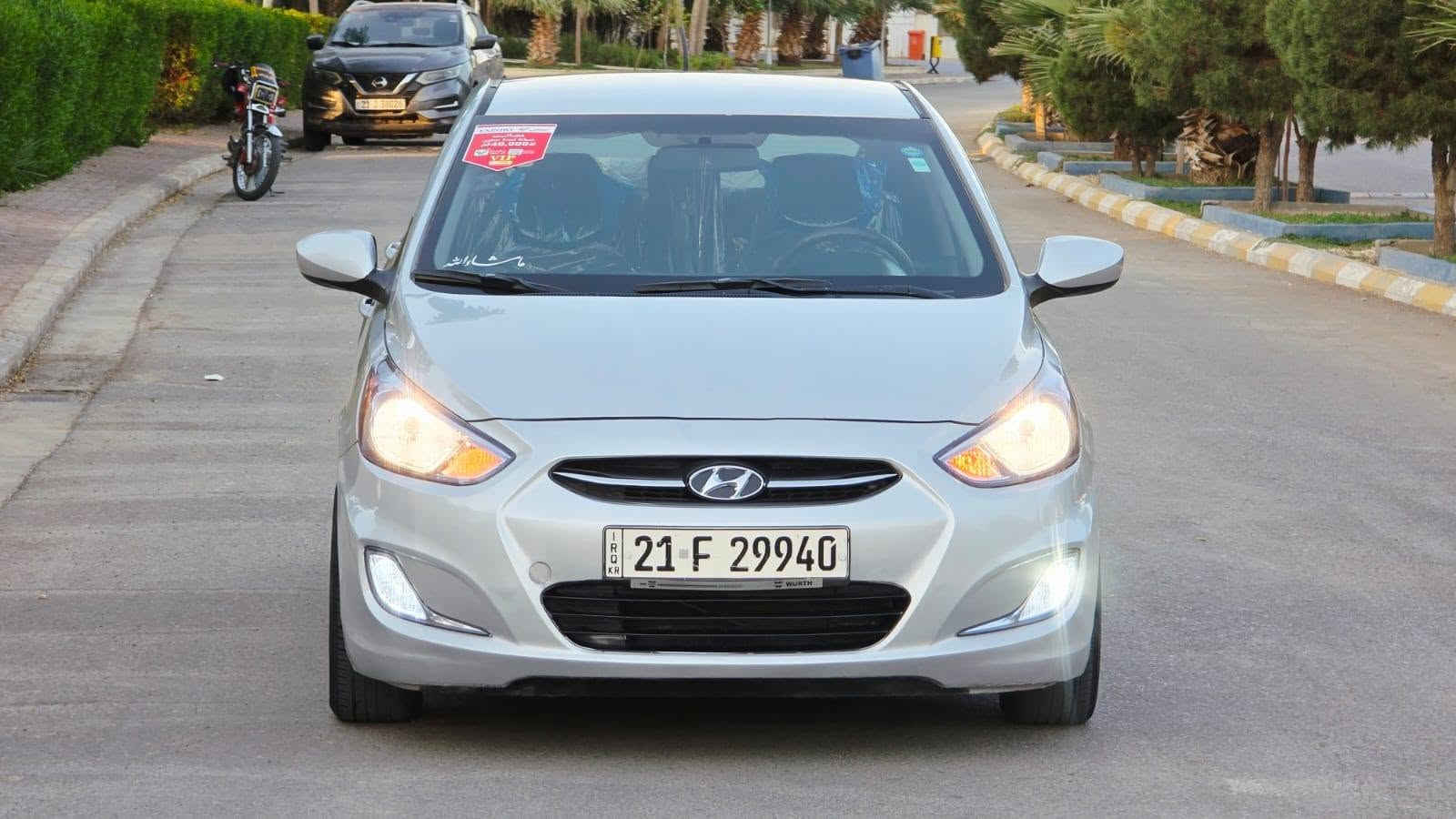 أكسنت موديل 2017 وارد امريكي ماشيه 100Mi  محرك جبير كير اوتوماتيك بجم كبس بدون ايرباك بيهه  اربع قطع صبغ بدون دواخل كما موضح بسونار الي مرفقه بالصور مع رقم شاصي 
رقم سليمانيه دولي جديد بالسمنه لحد 2029 
***********
المواصفات /
كيرو محرك شرط برغي منه ممفتوح 
تبريد ثلج 
تخم تأثيرات جديد 
صدر امامي خلفي جديد 
ويل كروم 
قفل مركزي 
تحكم ستيرن 
محرك كبير 
باتري جديد 
اي بي اس 
سيدي 
بلاجتور 
اخوان سياره مال بيت بدون برغي نقص وترايك البصره وسعر جوه سوك مكان سياره ديالى /خانقين سعره,,,,,,,,83
