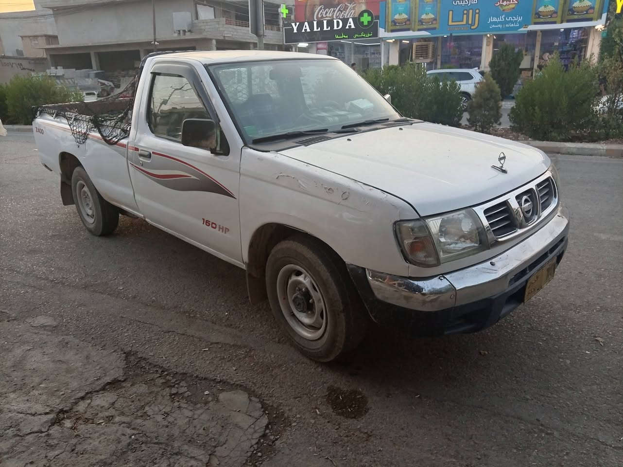 نیسان پێنج قولاپ ئاڕمی پلاستیکی سلێمانی ئاڕموئە وە لیاتوغە رامە بە شە رت گێڕو مە کینە ی بە شە رتی 100فیتە ر قرچێکی پێشی هە یە حیزام بۆیاخە سعری 62وە رە قە وتۆزێک مە عامە لە مۆدیل 2002تە بریدە پاوە رنیە ژم ***********
