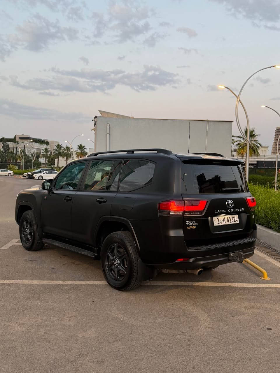 Land cruiser gx-gr
2024
40.000km
داخل احمر
ثلاجه 
تبريد مركزي
بعد موصفات اخرى
——————————————————————————
داخلى سوور
سه لاجه 
ته بريد مه ركه زى

سيارة محول gr كامل من بره
و مسويppf كامل 
سياره كلين ب شرط فحص
سعر: 59300$
رقم تلفون: ***********واتساب أربيل, العراق
