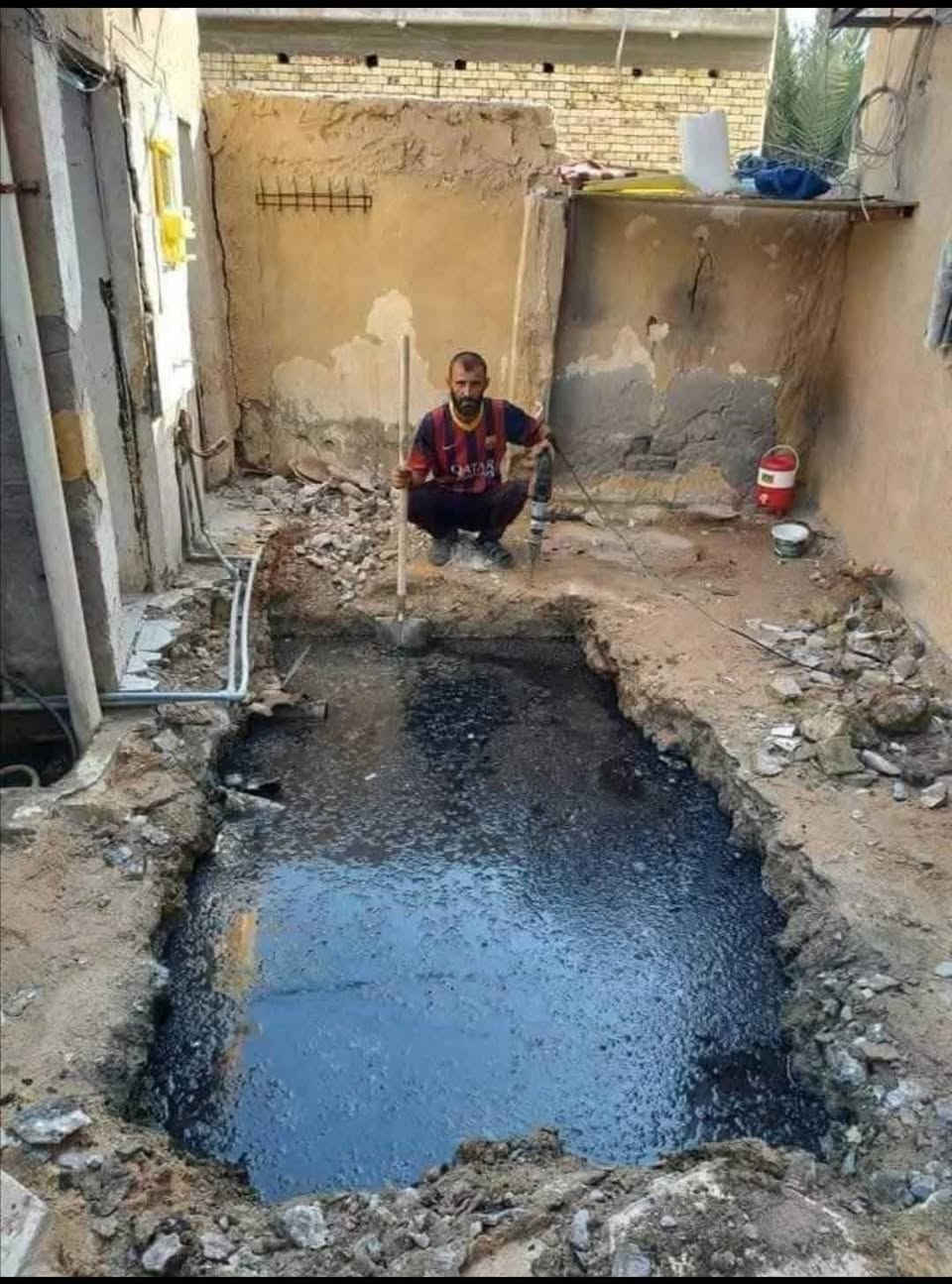 من رخصه الادمن إلي عنده جفره قديمه طايح سكفها انضفها وأرجع اصبها ***********
