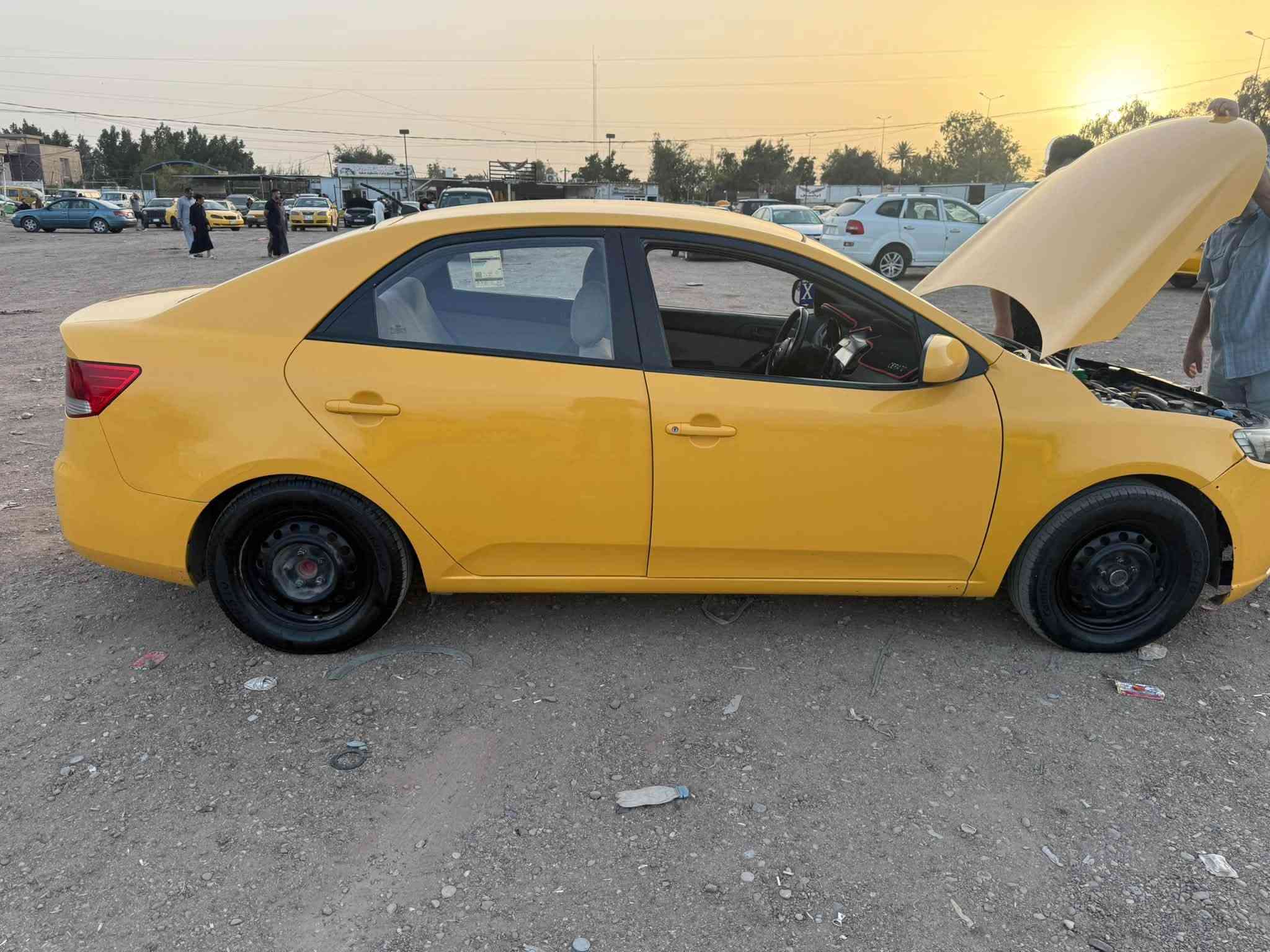 السلام عليكم 
سيراتو 
موديل 13
محرك 1600
رقم بغداد بأسمي 
سنويه جديد 
مبدل مخرك رمبه جديد 
تبريد ثلج 
عارضها  82 وبيها مجال للشراي 
مكاني بغداد الدوره 
رقمي ***********
