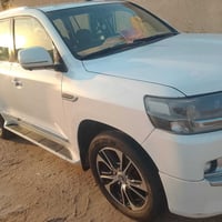 لاندكروزر • مكينه ٨ • مديل ٢٠١٣