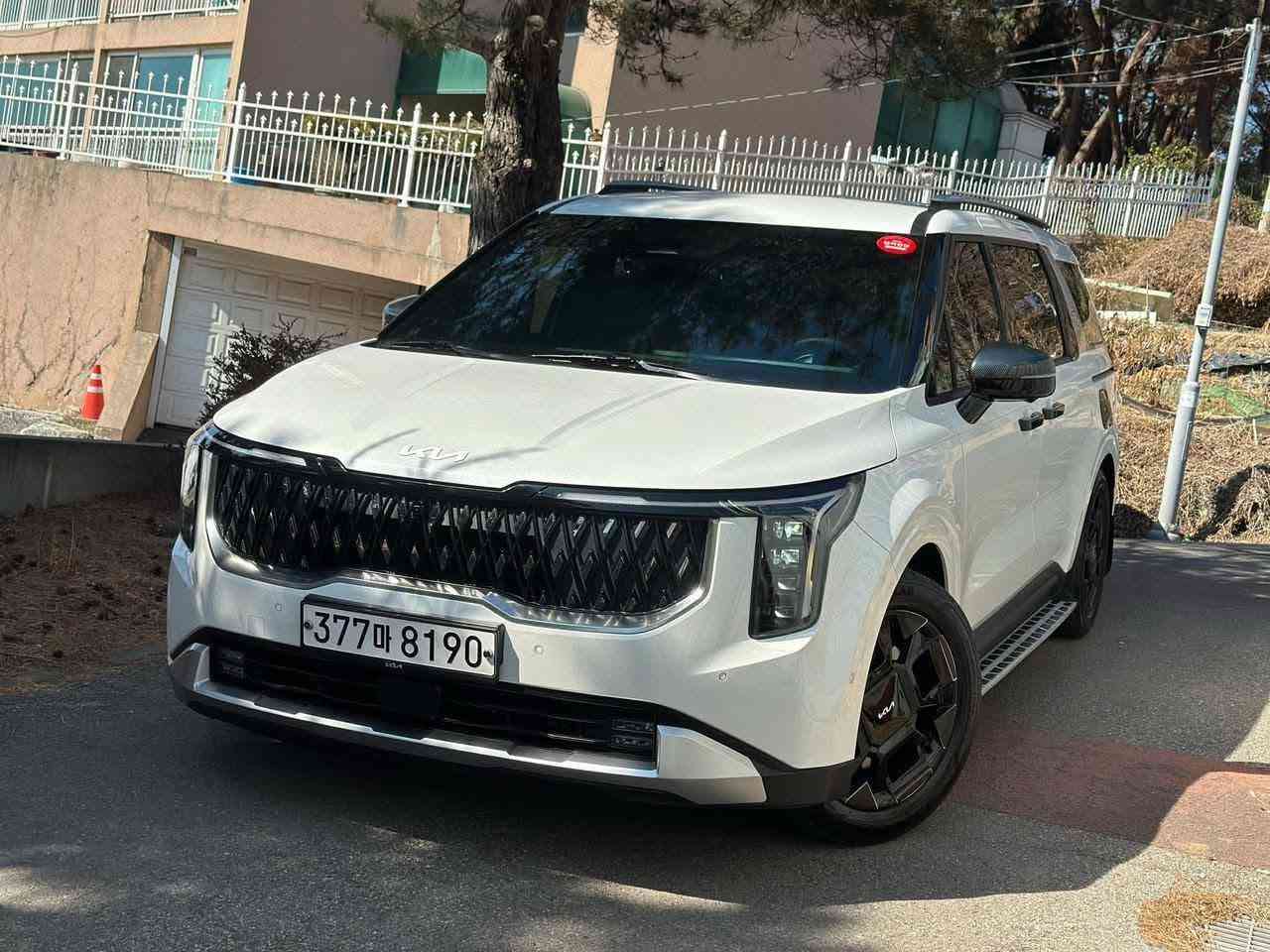 السلام عليكم
السلام عليكم 
كيا كرنفال موديل 2024شكل ال2025 للبيع 
الشكل الجديد 
مواصفات السياره 
ابواب كهرباء
ابواب ترحيب 
صندوك خلفي كهرباء 
كشنات جلد 
كشنات حار بارد 
مقود هيتر 
كير ماوس 
لد امامي خلفي 
تلفزيون بل سقف 
5 كامرات محيطيه 
كامره امامي خلفي تسجيل 
جي بي إس 
شاشه دجتل 
تبريد لمس 
دواسات 
السياره بيه رش جاملغ امامي فقط بدون اي حادث شرط السونار
مكفول كفاله عامه من الرصعه والشخط
السياره بعد بيه اهوايه مواصفات معروفه 

للستفسار اكثر الاتصال على الرقم 
***********
ألسيارة رقمتها واستخدام شخصي
